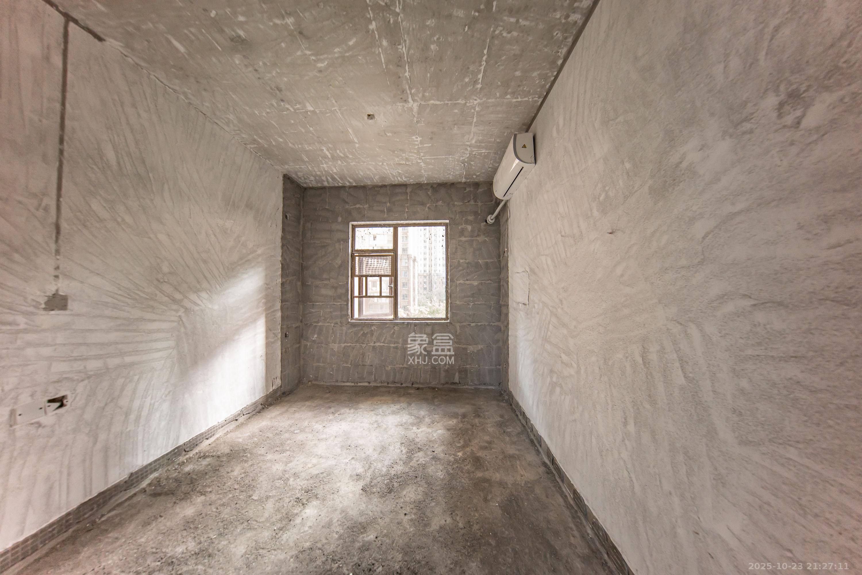 江山帝景哈佛  5室2厅2卫    103.8万卧室