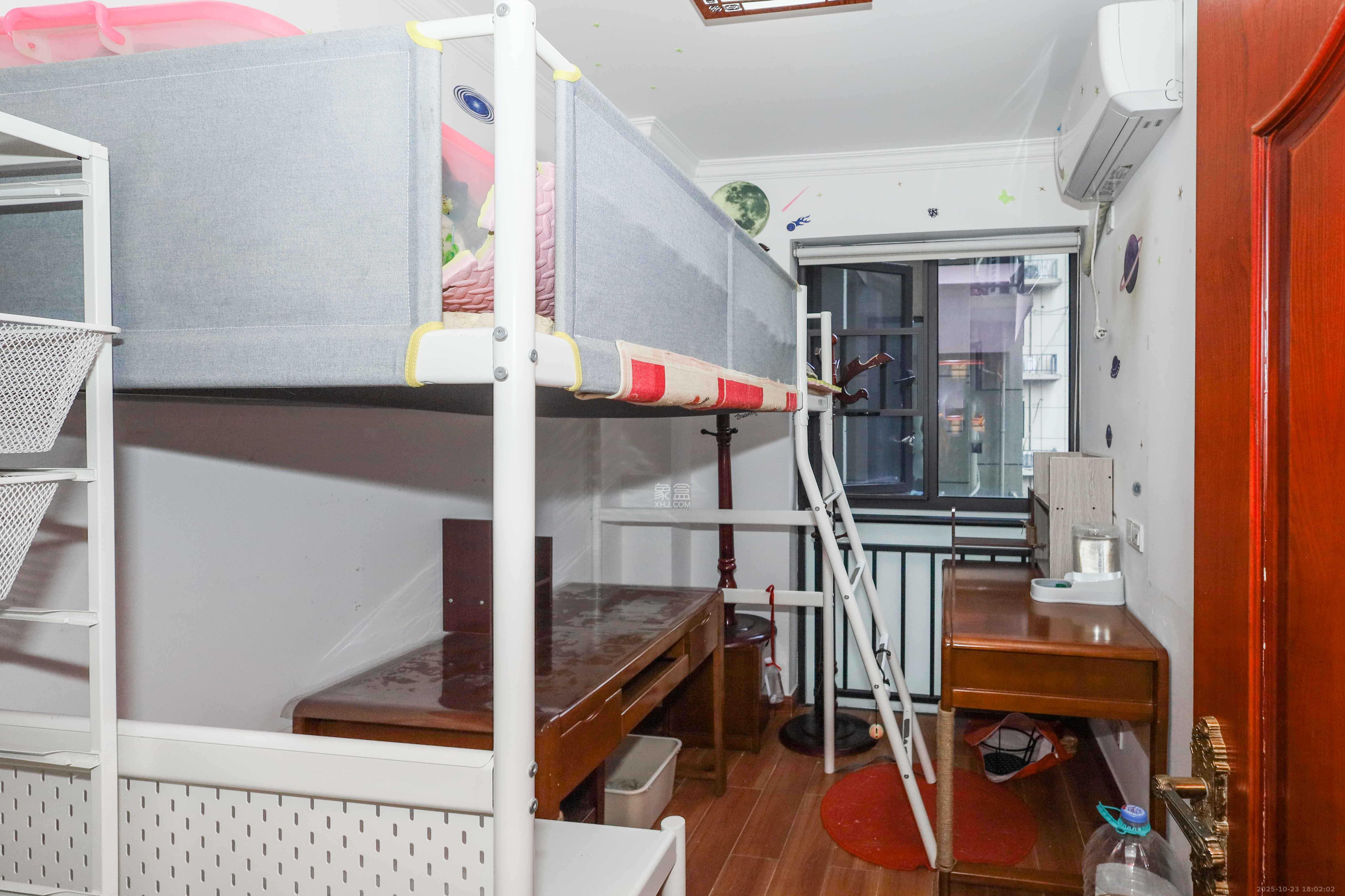 中国铁建梅溪青秀二期  3室2厅2卫    108.0万卧室