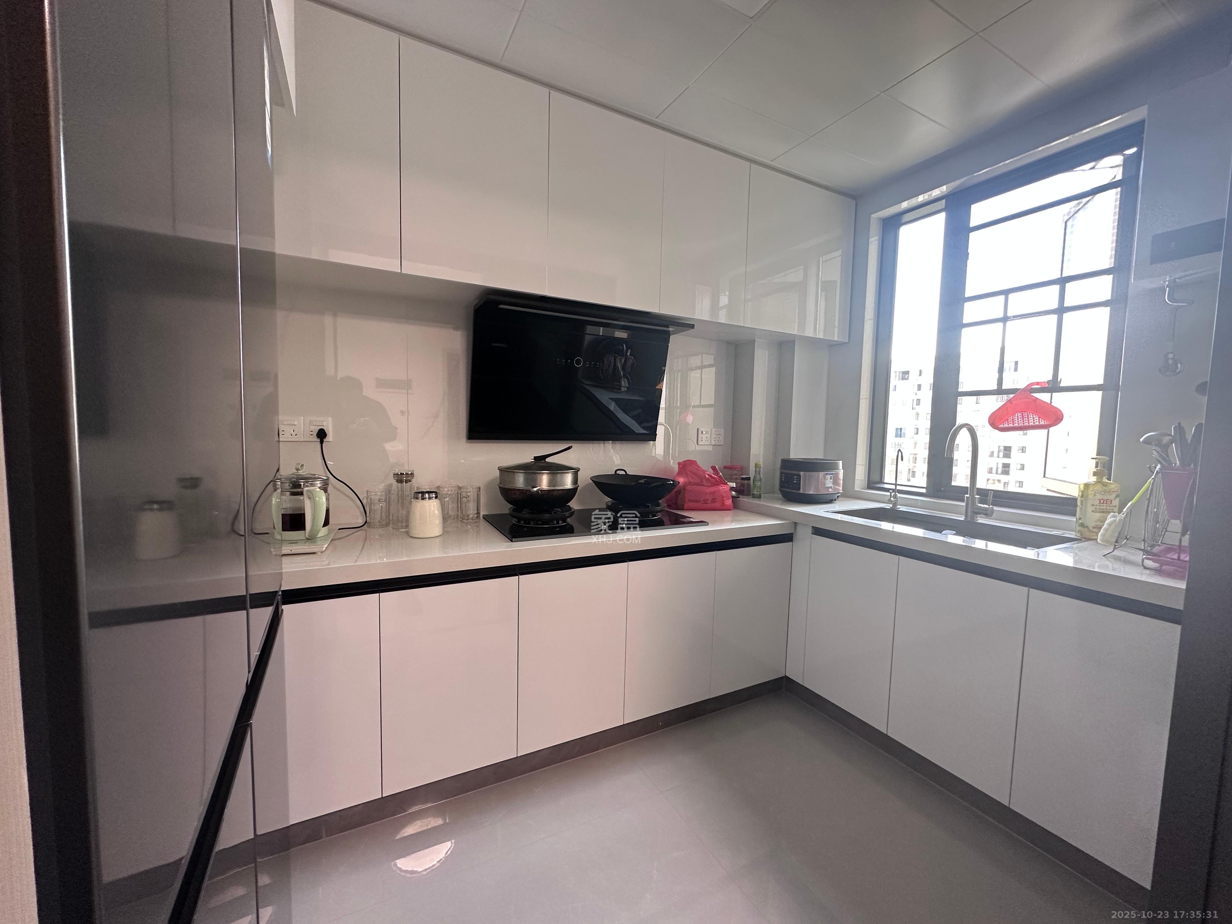 和景家园二期  3室2厅2卫    2800.0元/月室内图