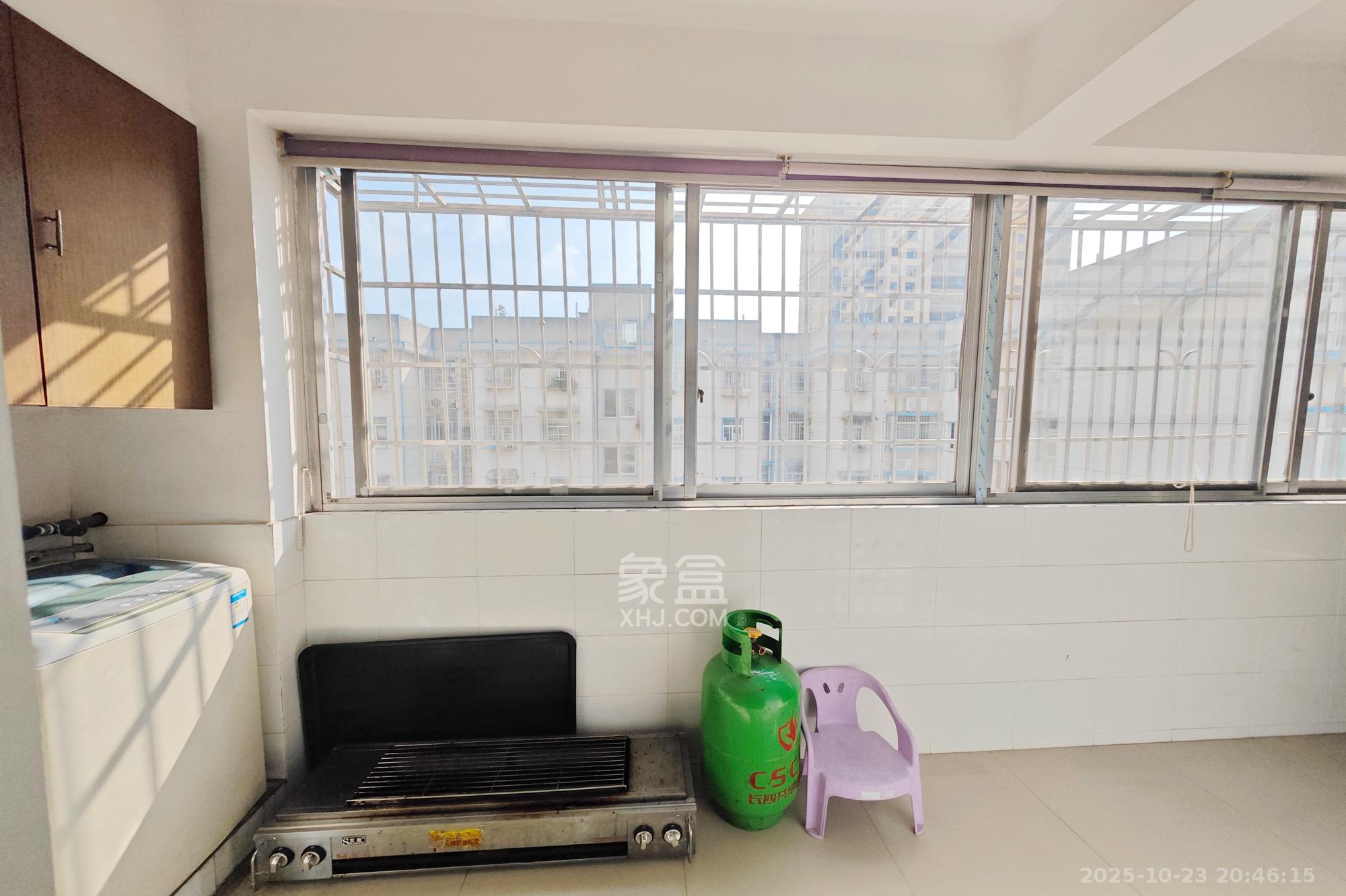 湖工家园  3室2厅1卫    68.8万 湖工家园  3室2厅1卫    68.8万阳台