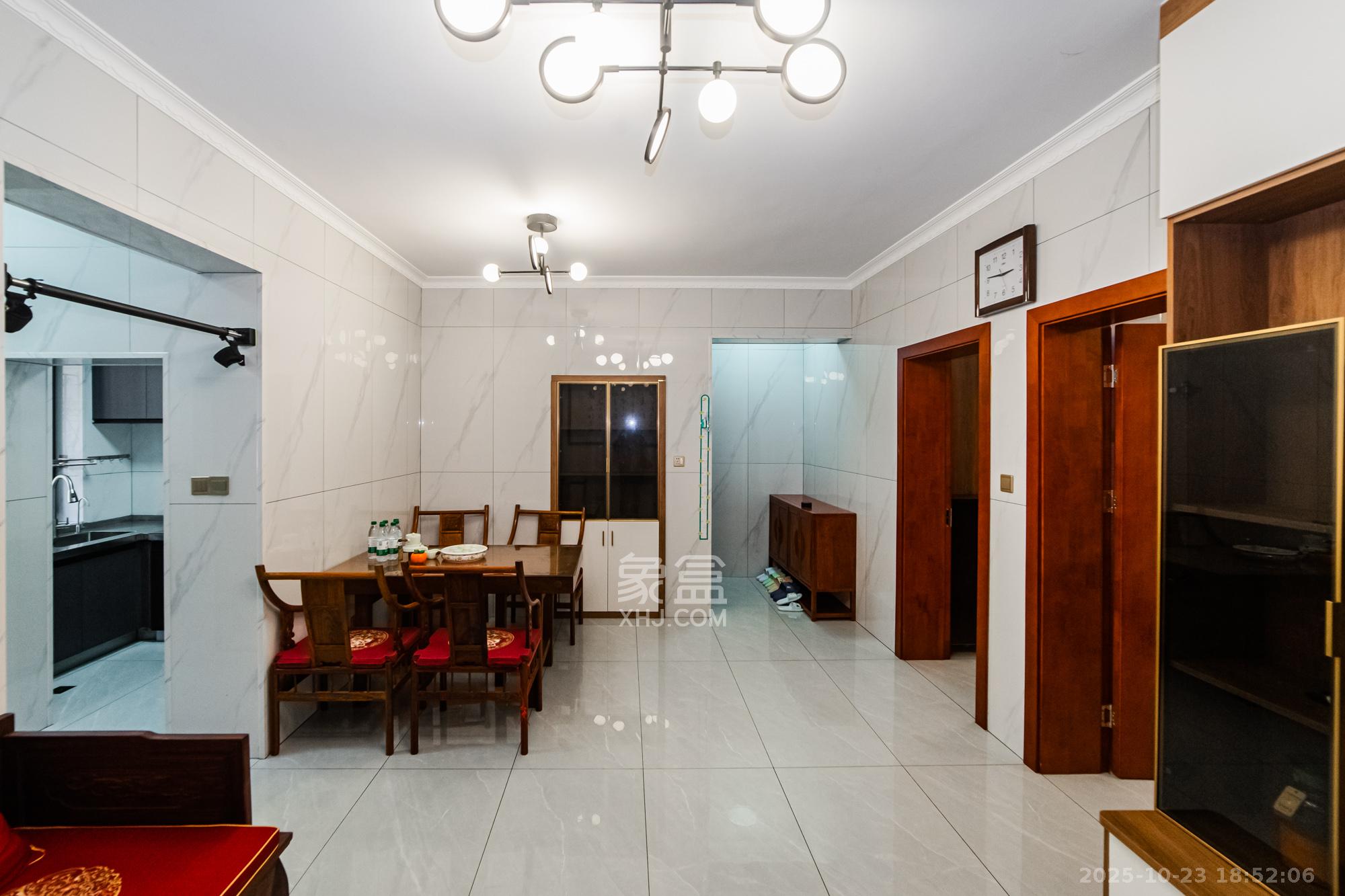 陈家湖小区  1室0厅0卫    88.0万客厅