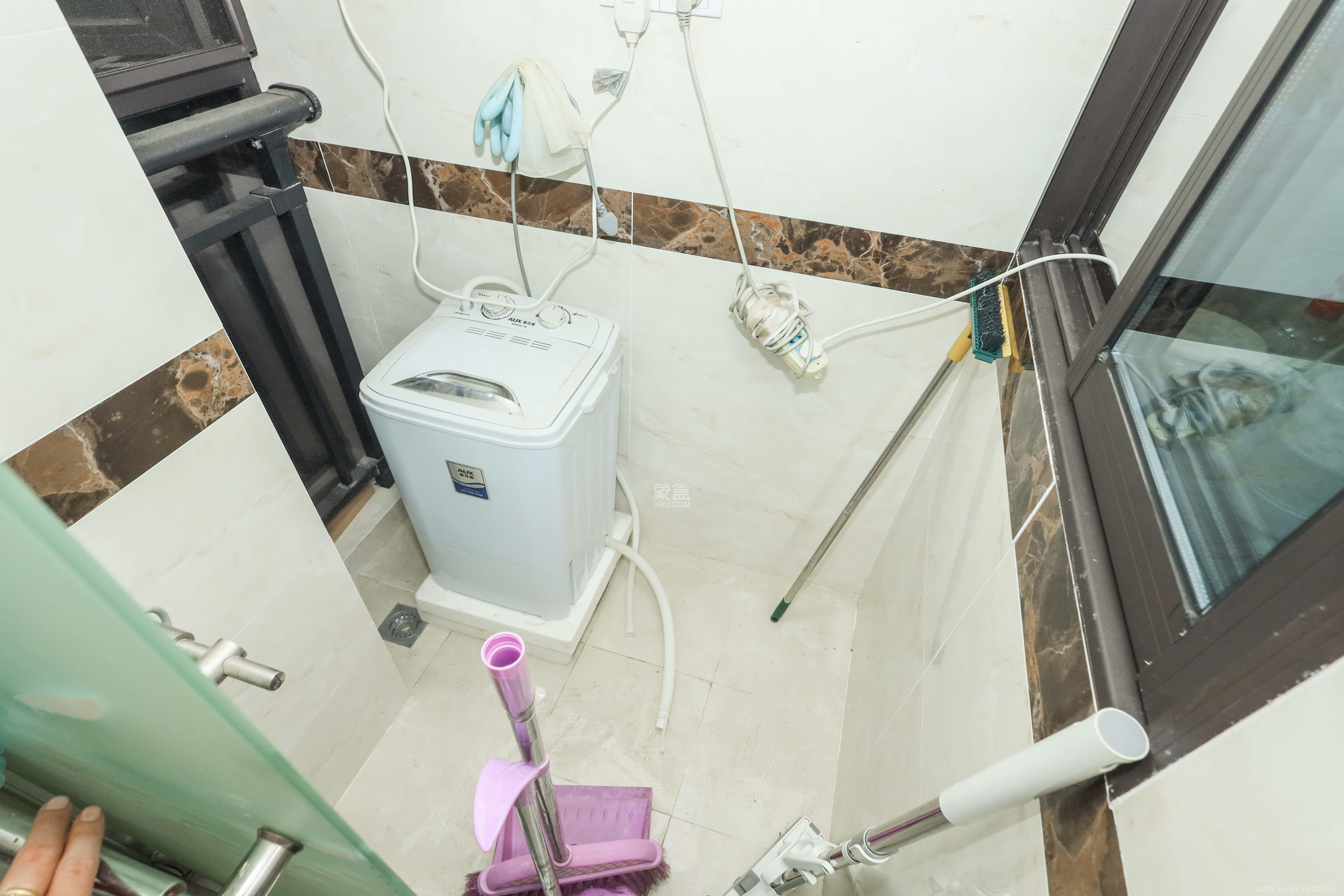 中国铁建梅溪青秀二期  3室2厅2卫    108.0万卫生间