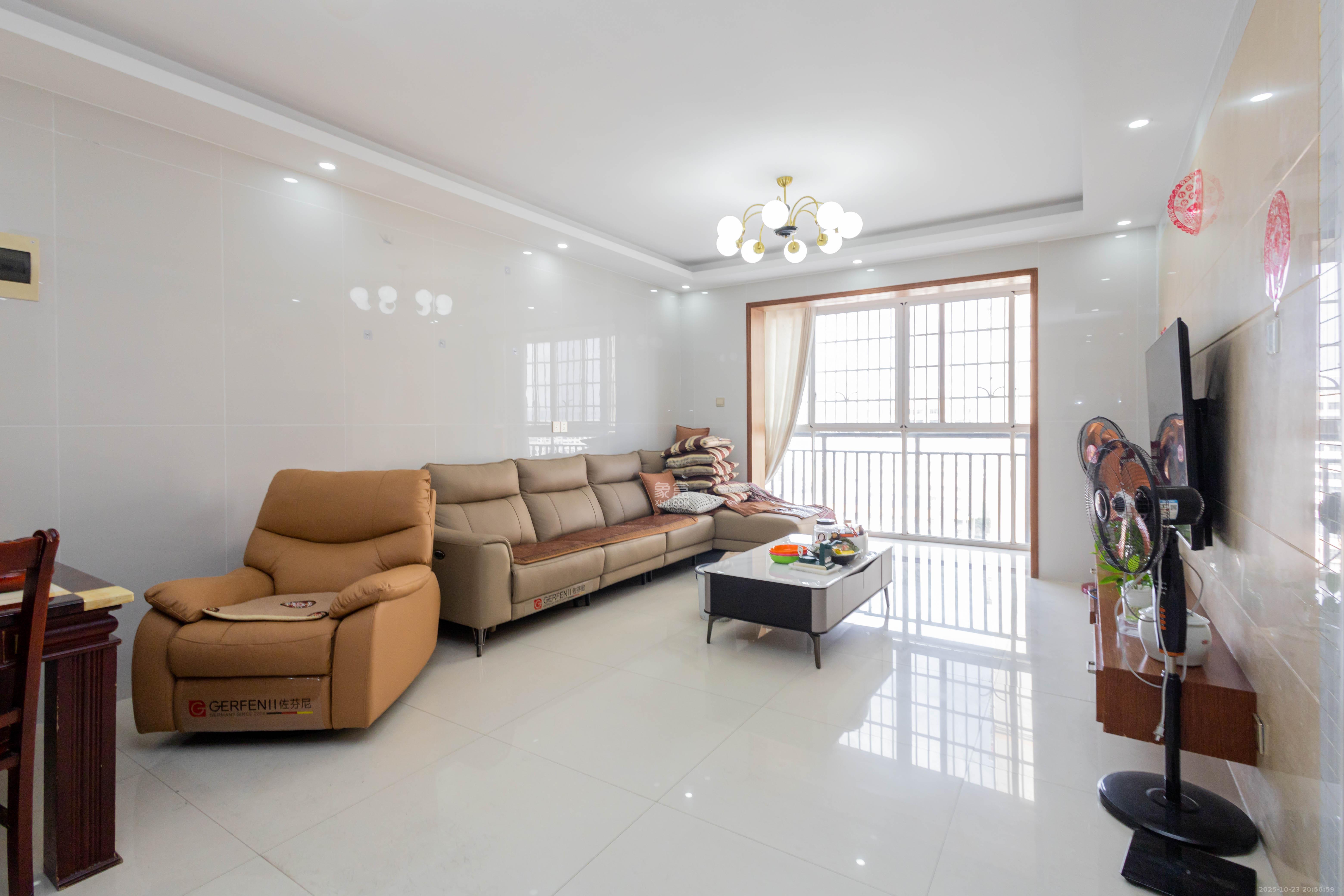 丁家高层公寓（领尚公寓）  3室2厅2卫    49.8万客厅