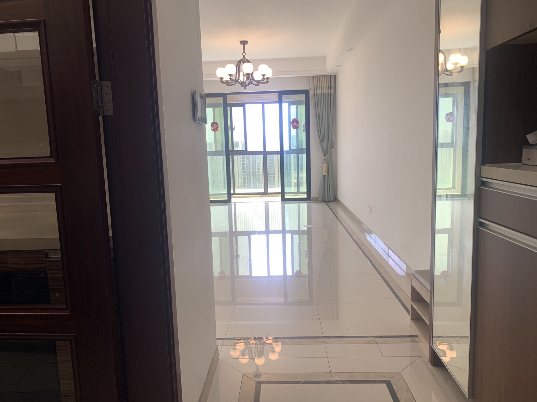 中海锦城  3室2厅2卫    158.0万 中海锦城  3室2厅2卫    158.0万客厅