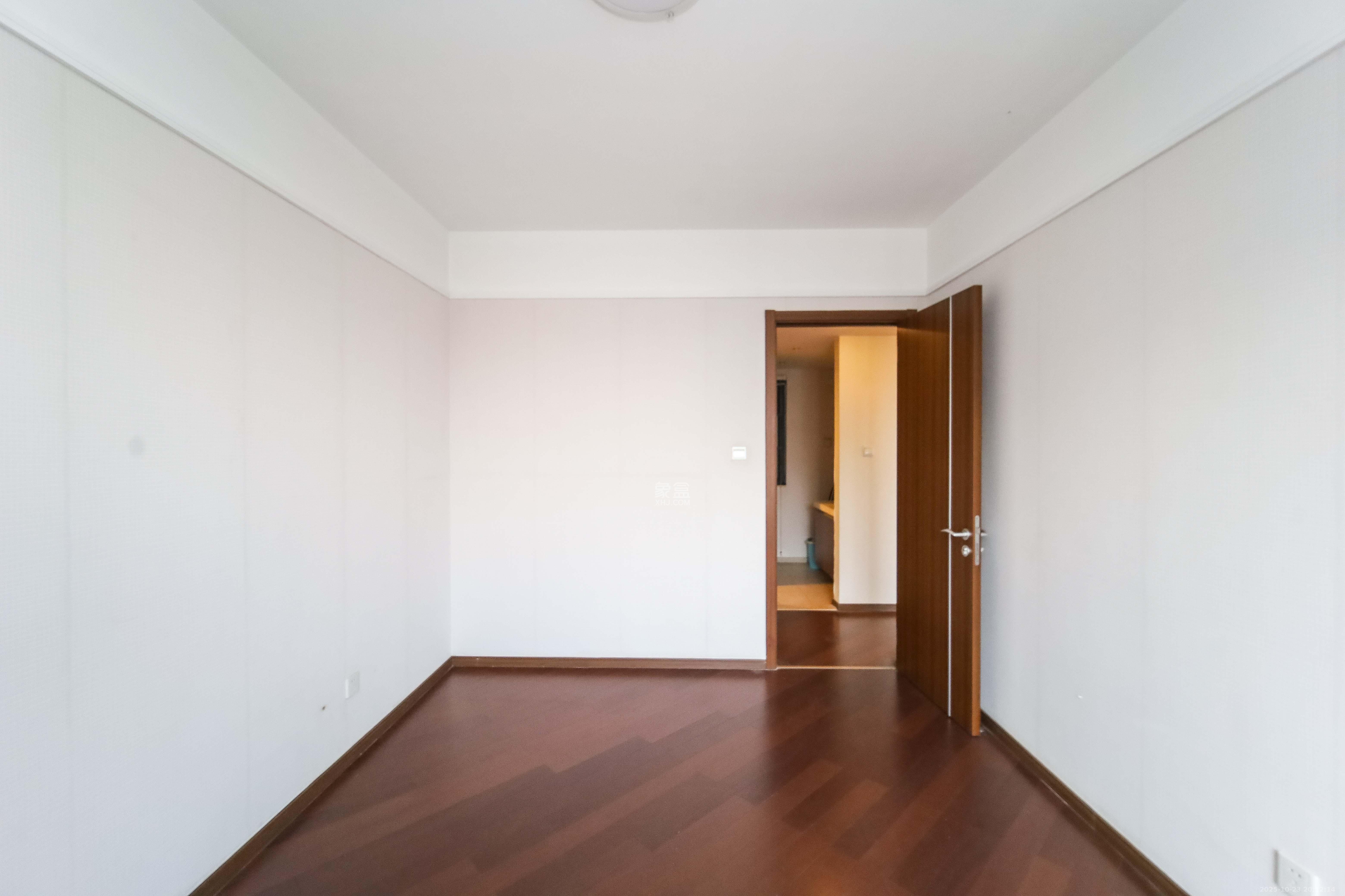 万科金域蓝湾  3室2厅2卫    130.0万 万科金域蓝湾  3室2厅2卫    130.0万卧室