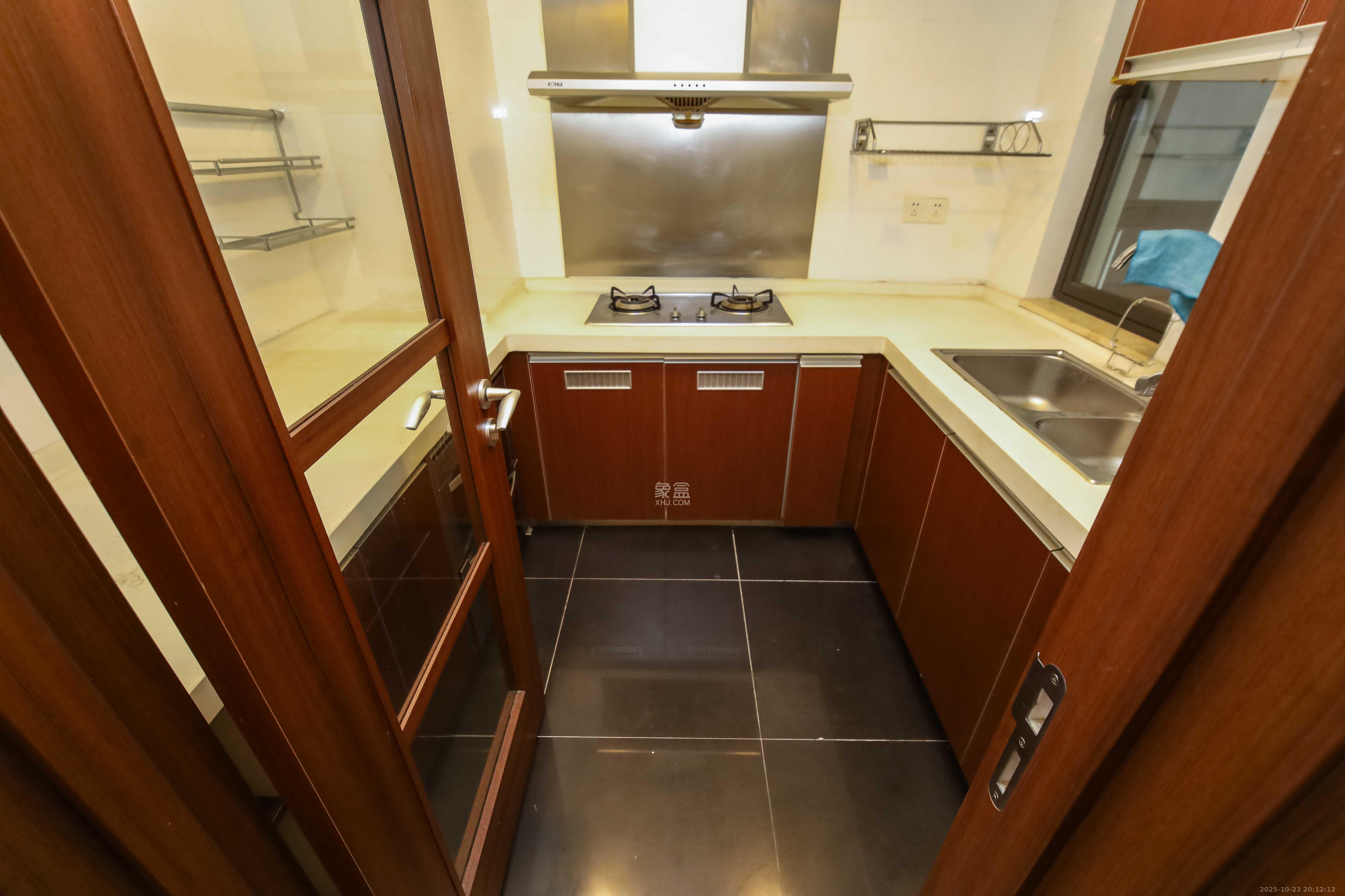 万科金域蓝湾  3室2厅2卫    130.0万 万科金域蓝湾  3室2厅2卫    130.0万厨房