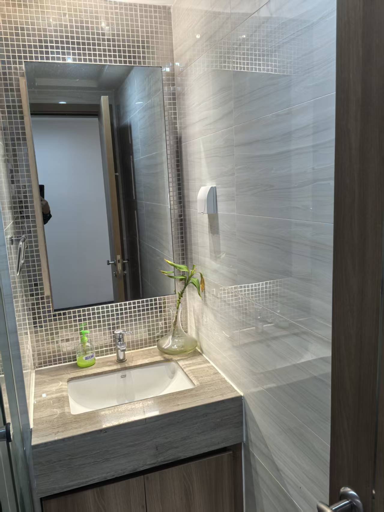 恒大外滩  2室2厅1卫    3300.0元/月 恒大外滩  2室2厅1卫    3300.0元/月室内图