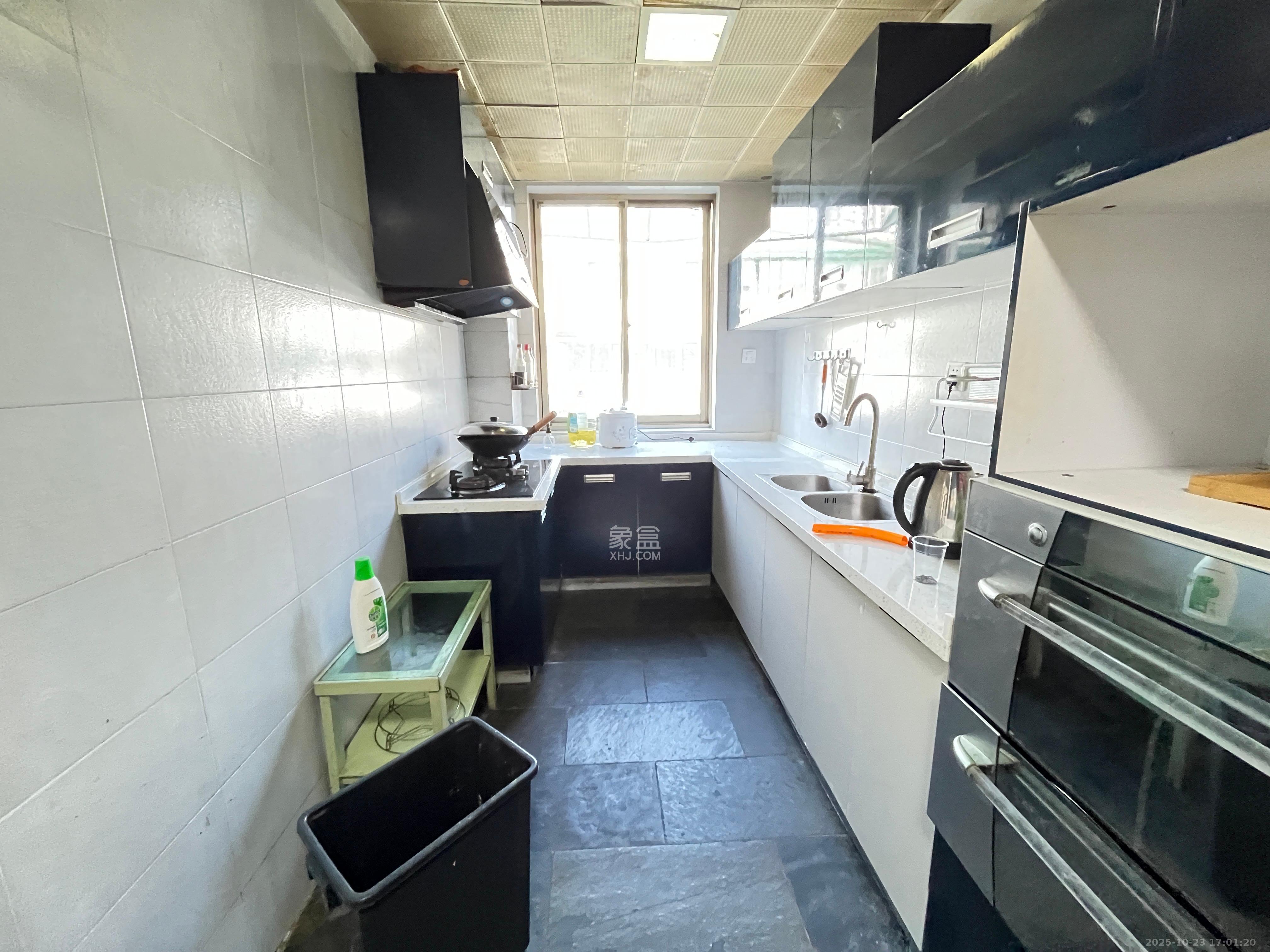 东南明苑  5室2厅2卫    1900.0元/月室内图