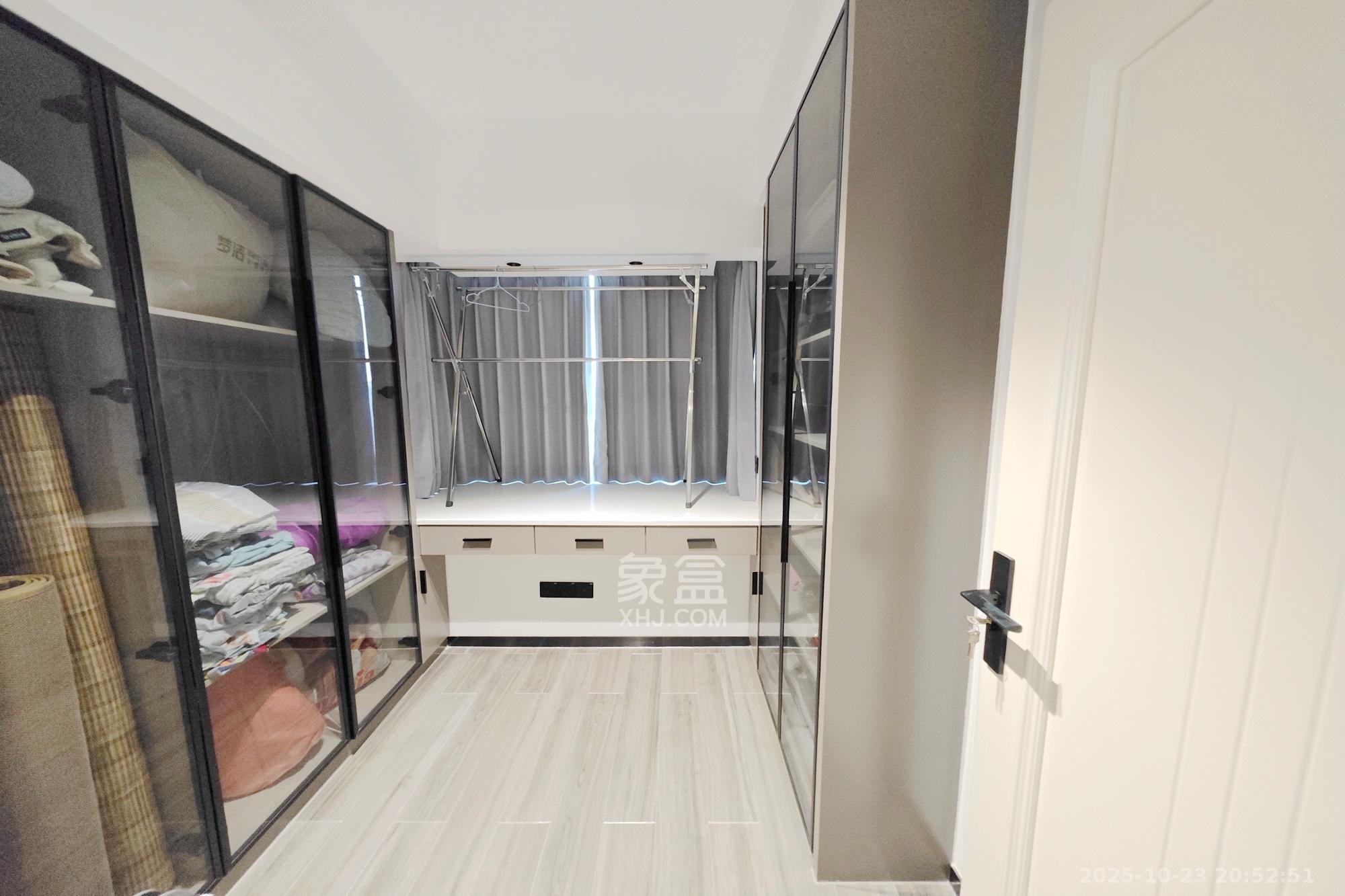 保利大都汇一期、二期 4室2厅2卫 165.0万 保利大都汇一期、二期 4室2厅2卫 165.0万卧室