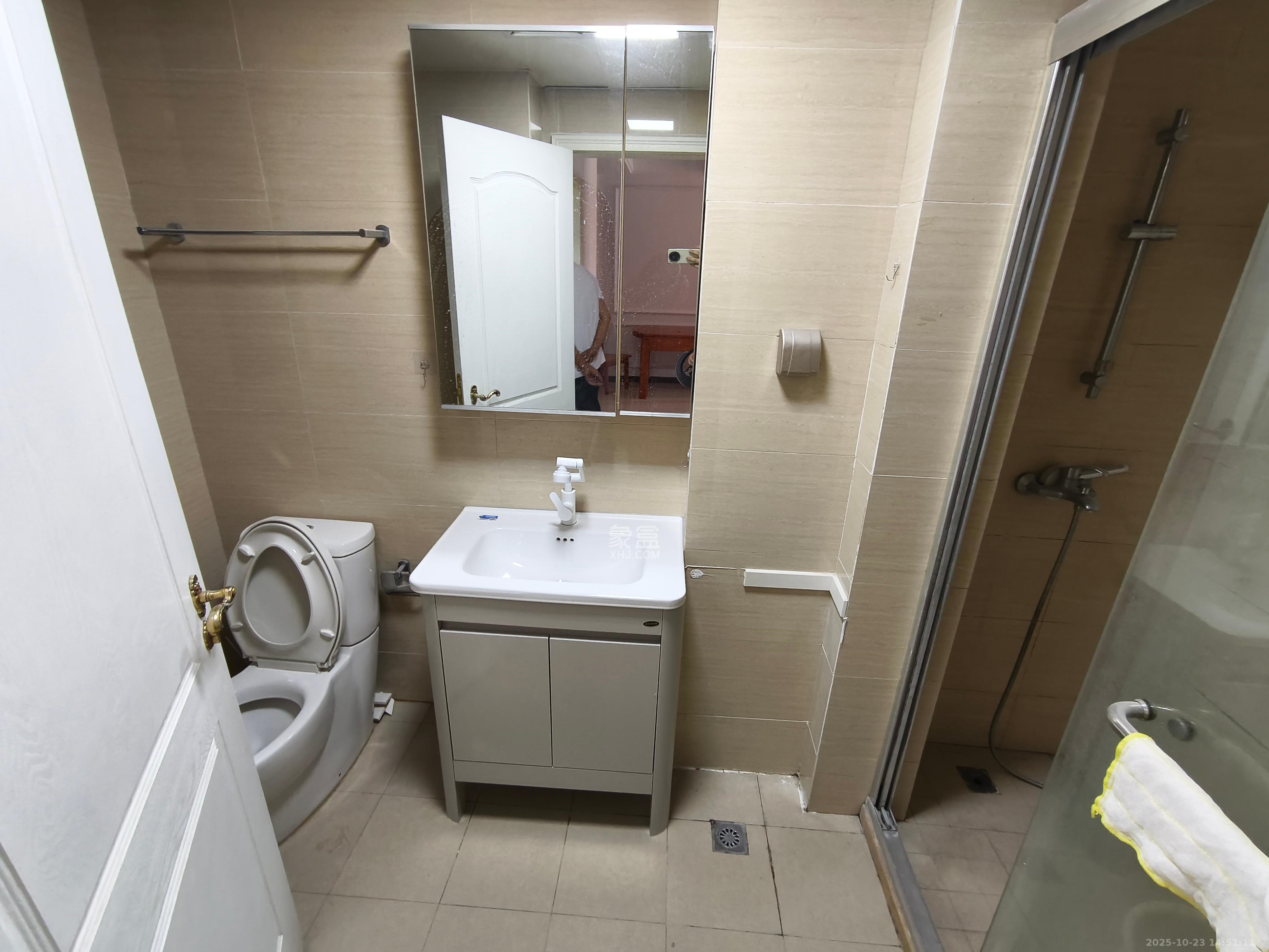 绿地公馆(绿地名邸)  3室2厅1卫    2500.0元/月 绿地公馆(绿地名邸)  3室2厅1卫    2500.0元/月