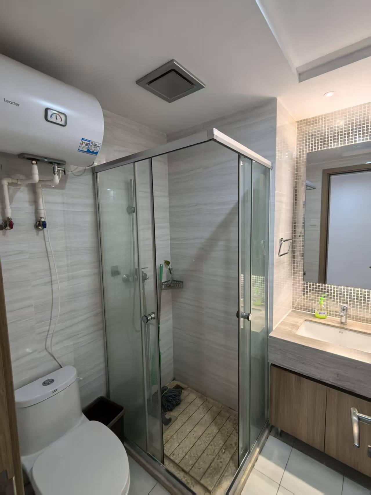 恒大外滩  2室2厅1卫    3300.0元/月 恒大外滩  2室2厅1卫    3300.0元/月室内图