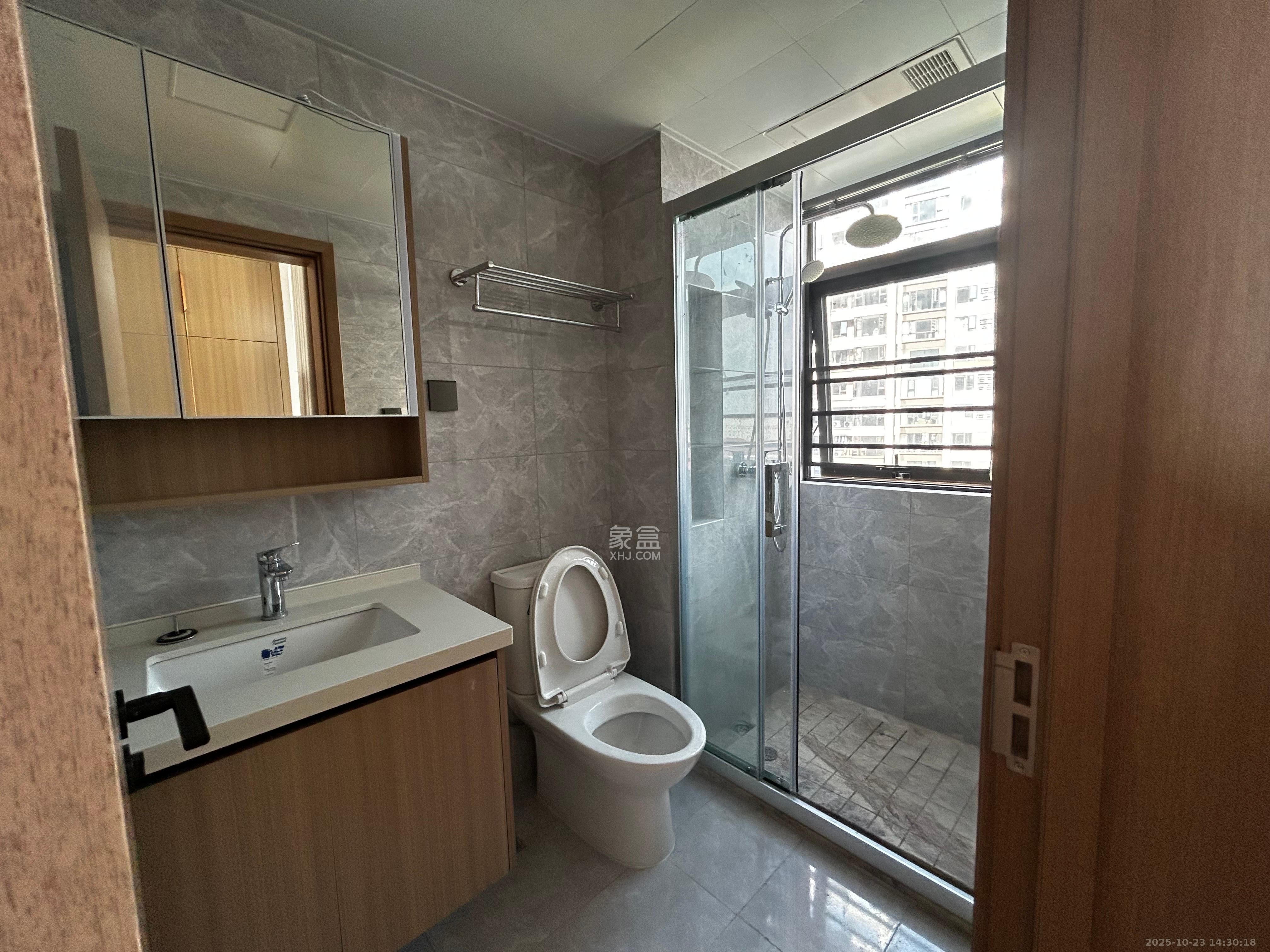 汉唐世家二期  4室2厅2卫    3000.0元/月 汉唐世家二期  4室2厅2卫    3000.0元/月室内图