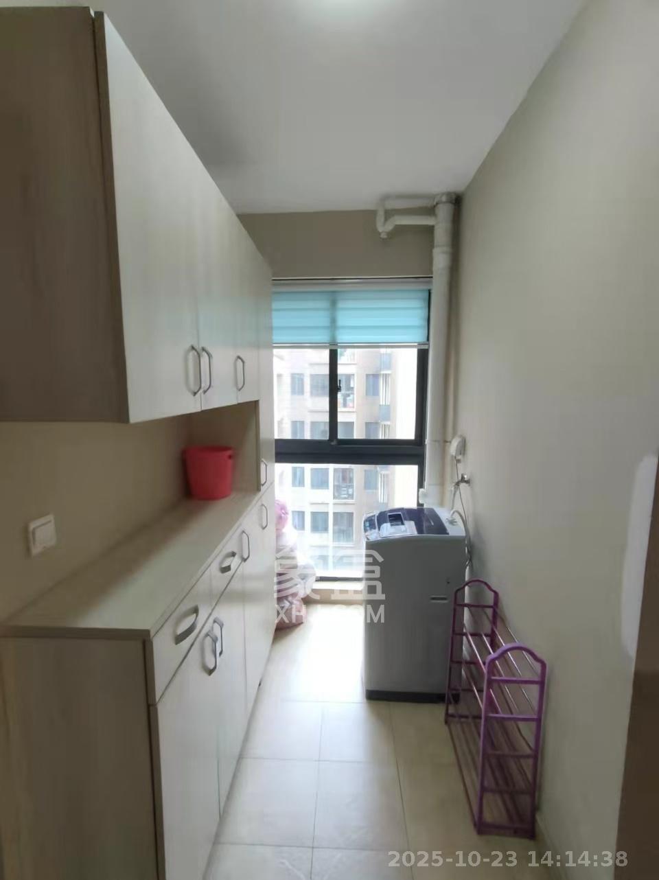 藏珑湖上国际花园  3室2厅1卫    3500.0元/月室内图