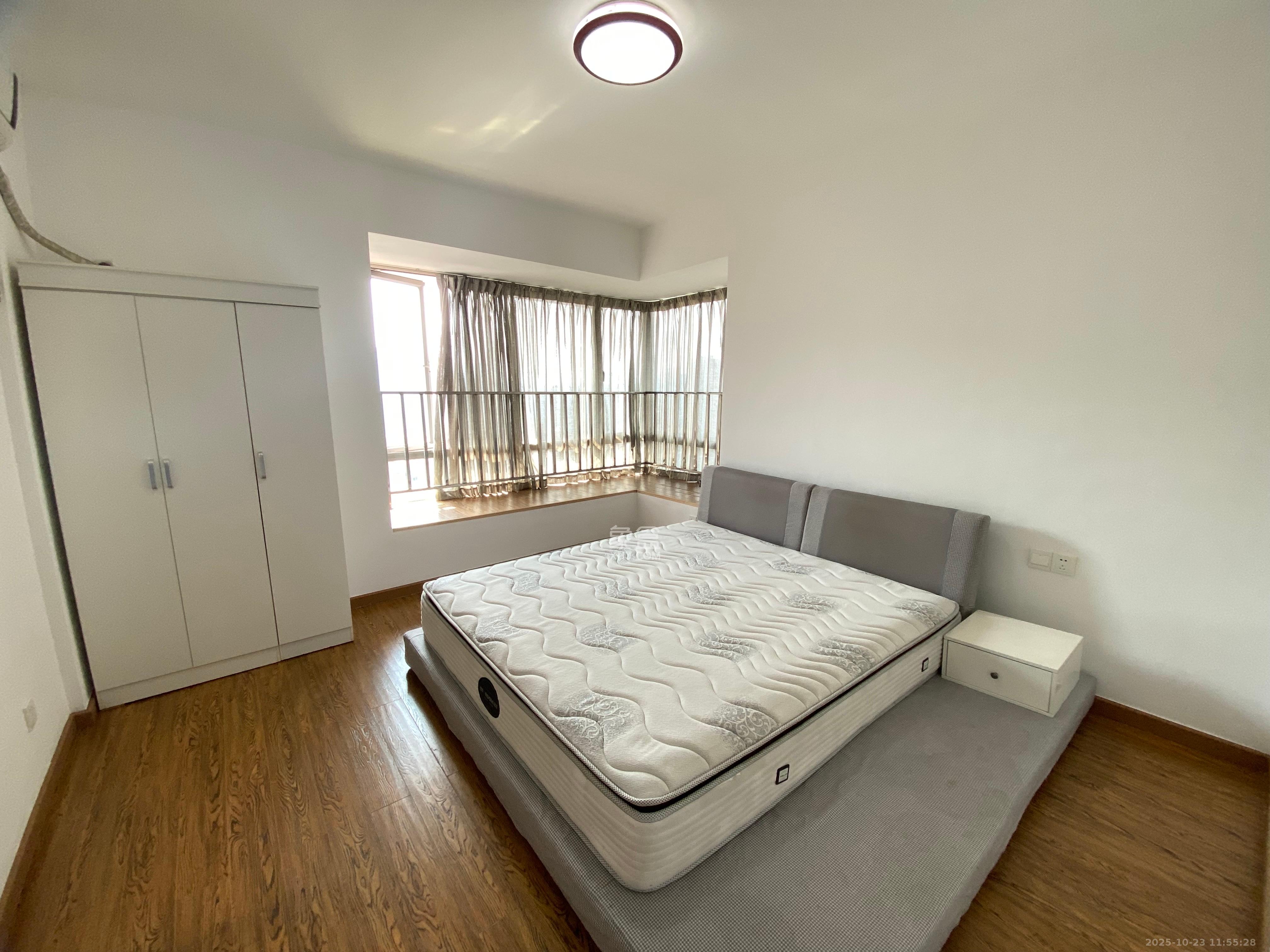 新城新世界一二三期  3室2厅1卫    2500.0元/月室内图