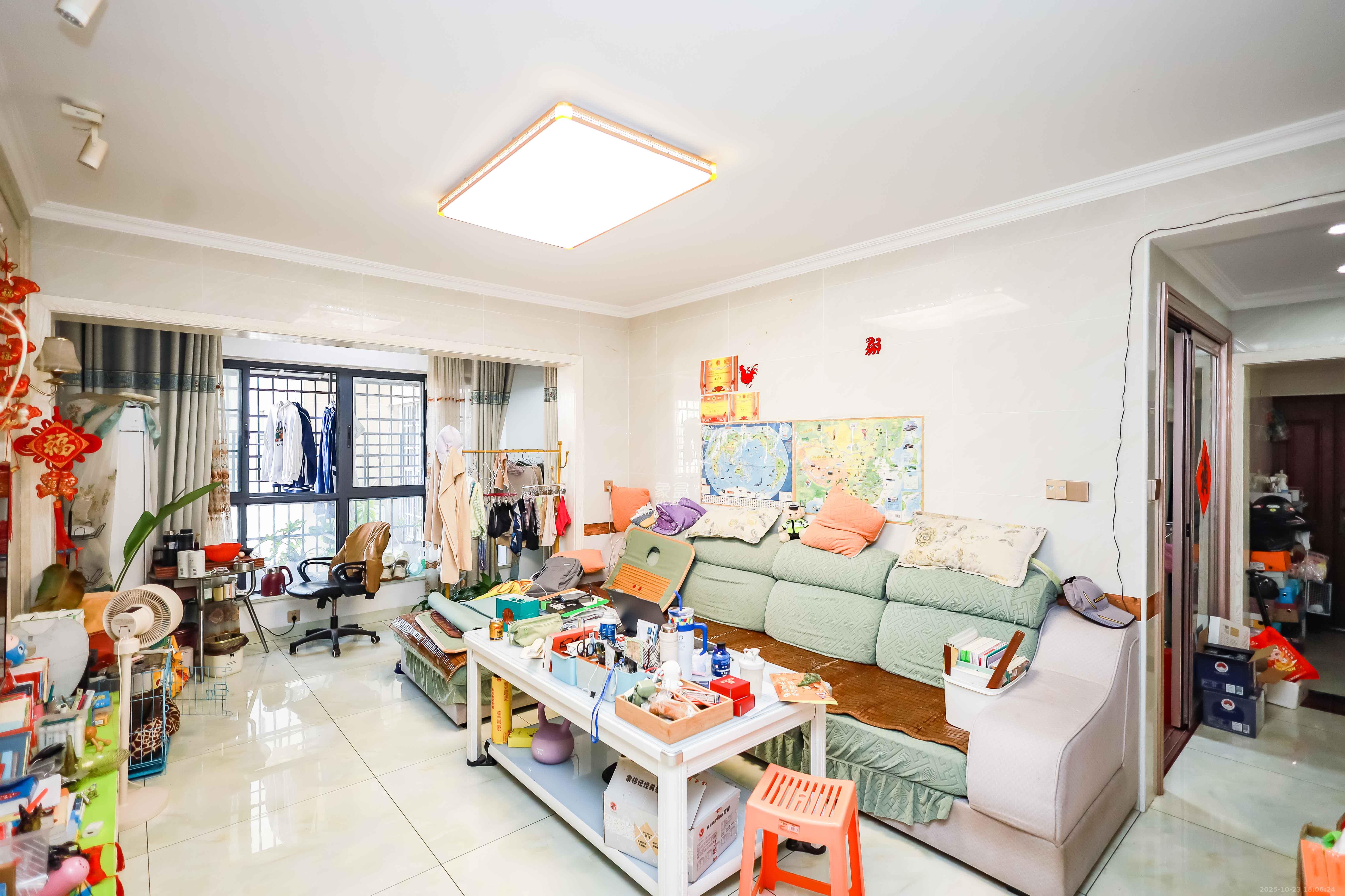 天麓尚层  1室0厅0卫    85.0万客厅