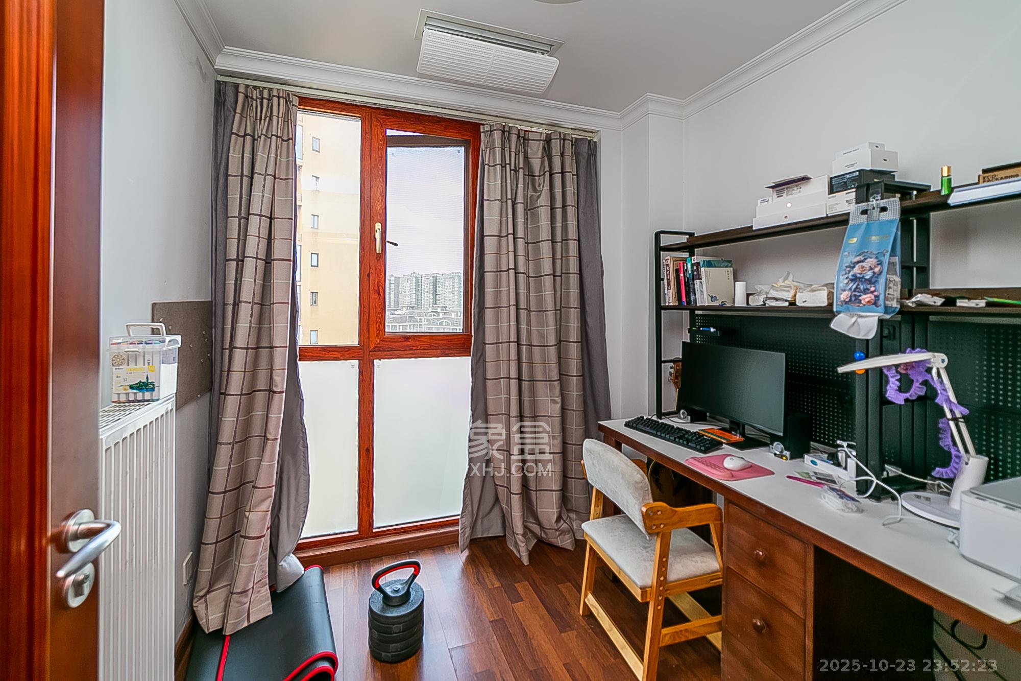 第六都（陆都小区）  4室2厅2卫    320.0万卧室