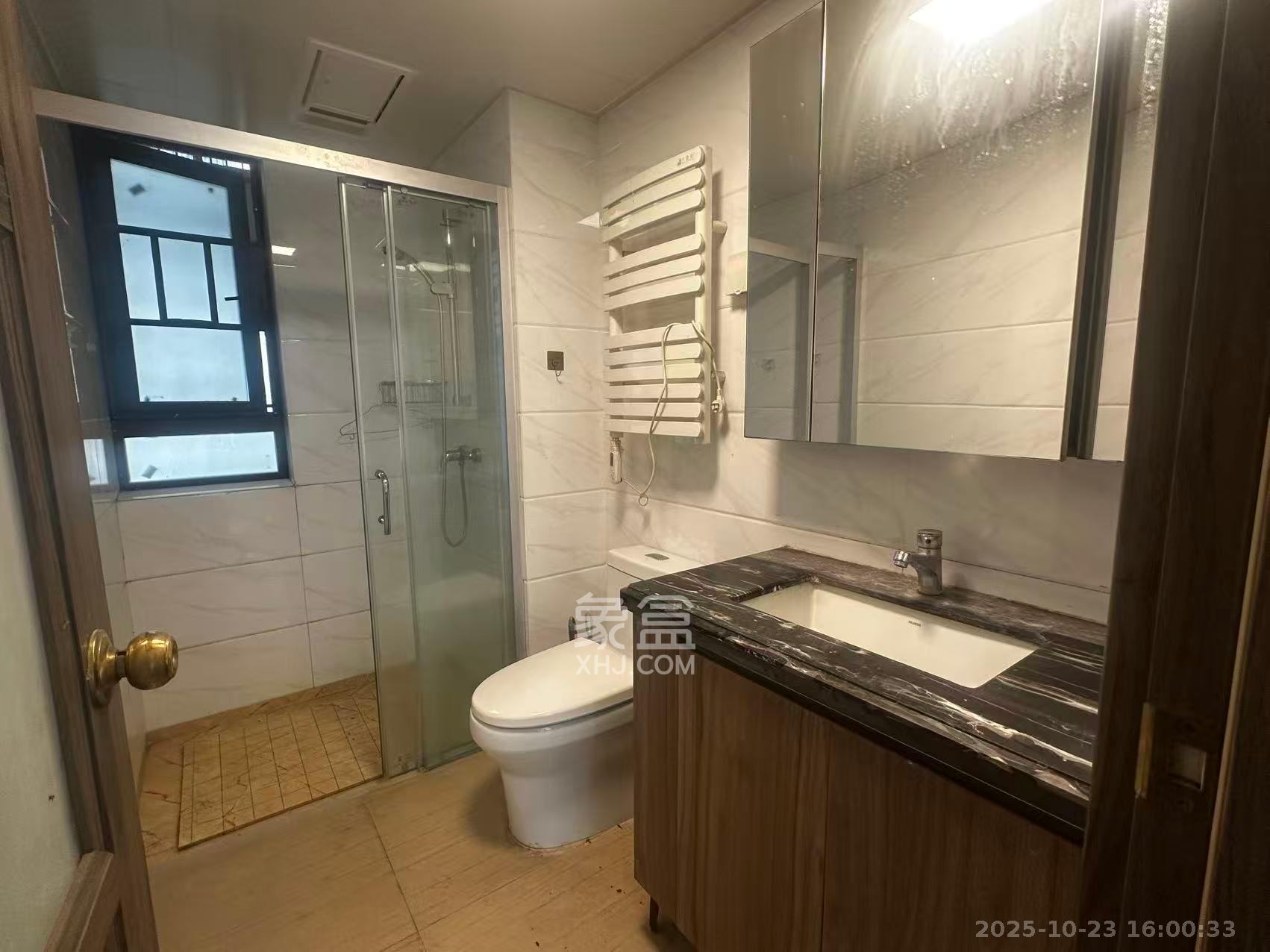 碧桂园大学印象一期  3室2厅2卫    1600.0元/月室内图