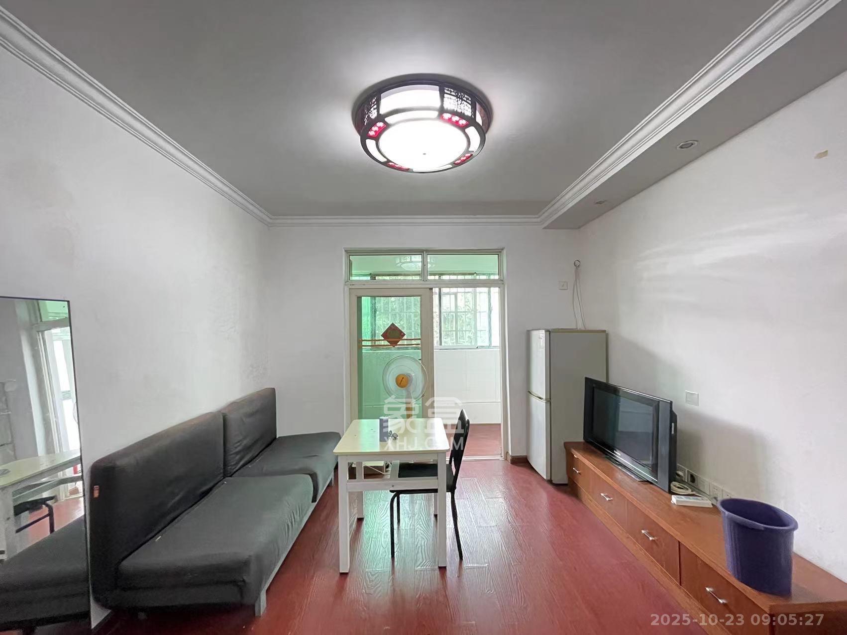 江南公寓  1室1厅1卫    1500.0元/月