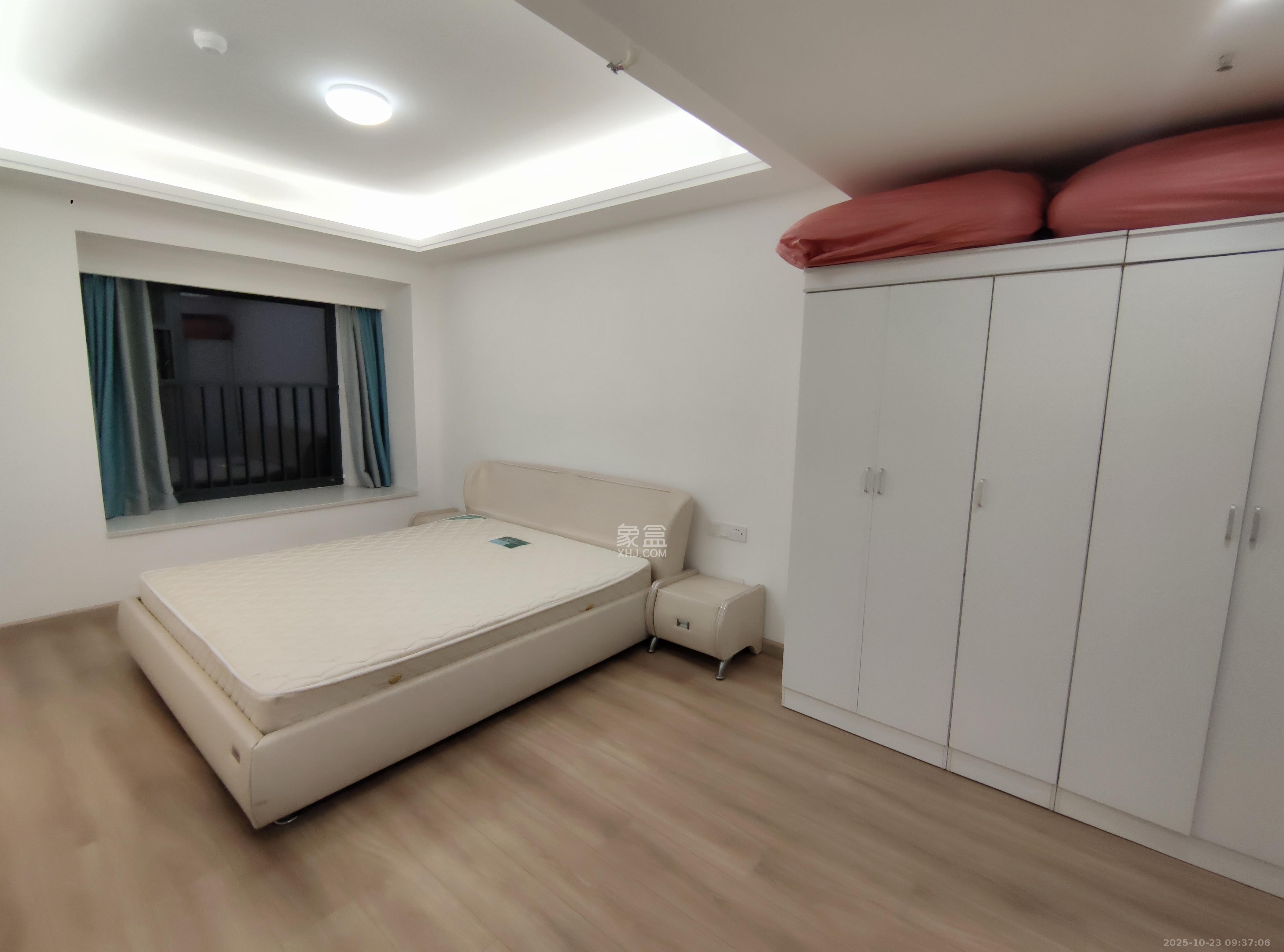 南山梅溪一方  3室2厅2卫    3000.0元/月室内图