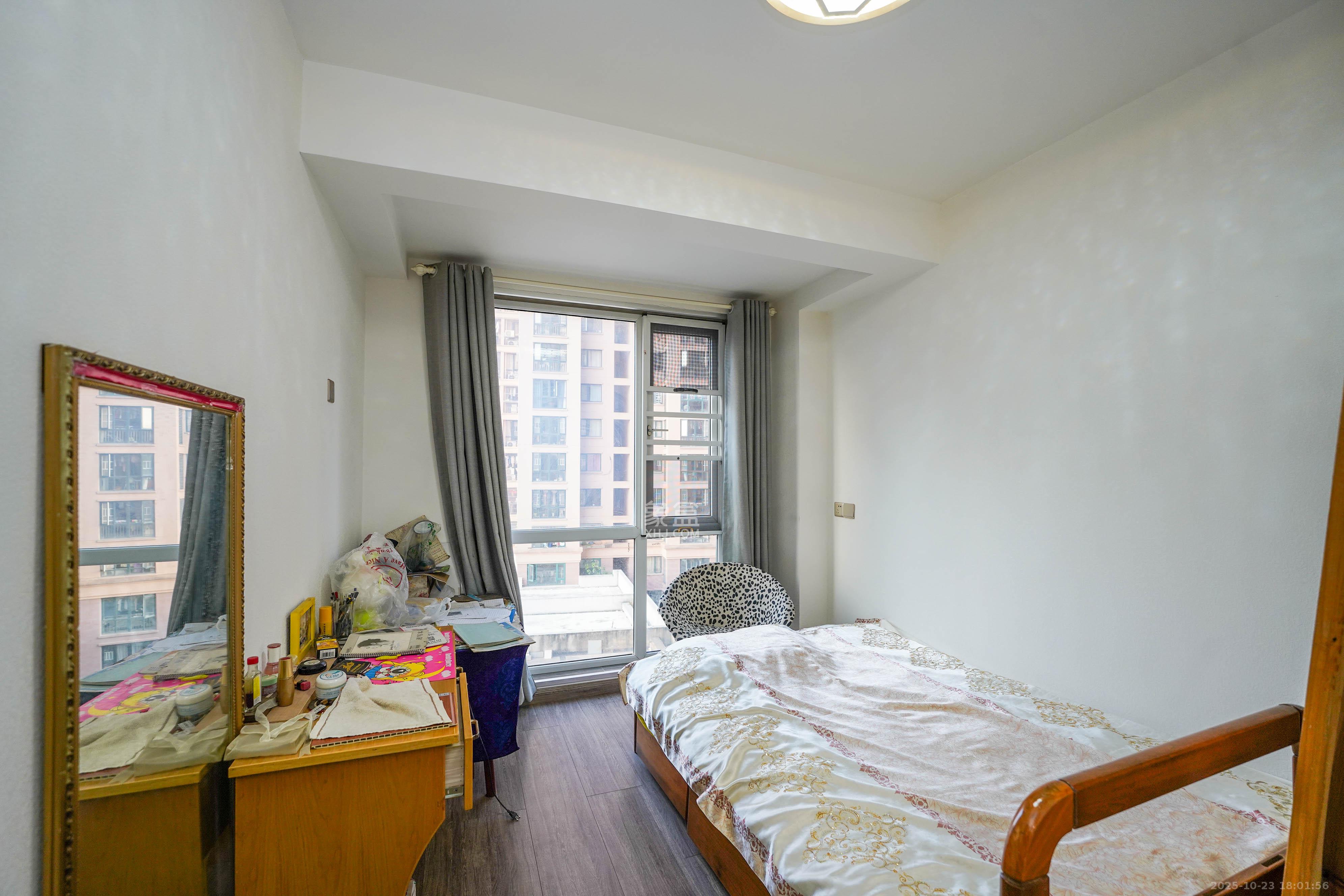 丽发新城  3室2厅1卫    82.0万卧室