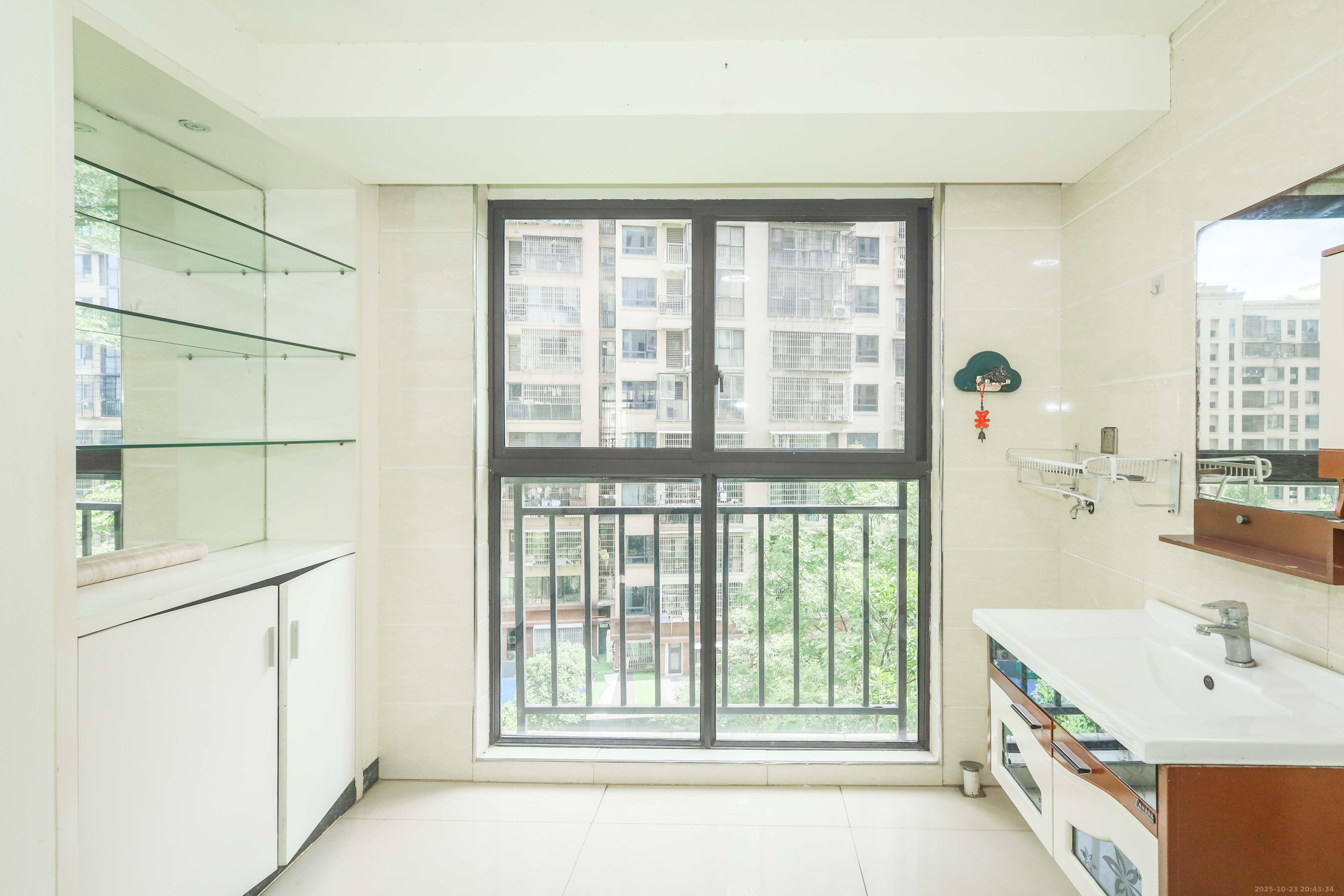 保利麓谷林语E区  3室2厅1卫    2400.0元/月室内图