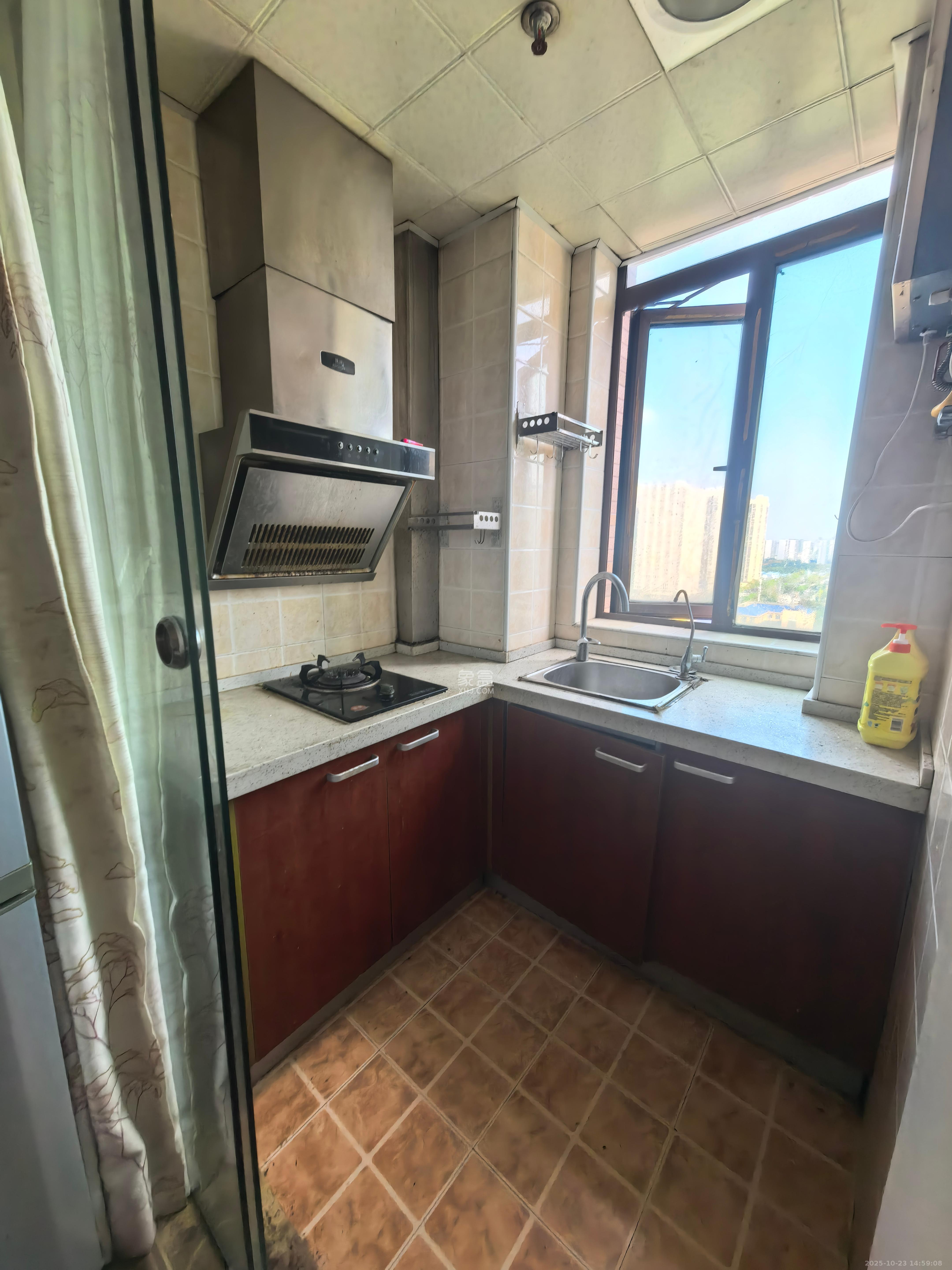 水岸世景  1室1厅1卫    1000.0元/月室内图