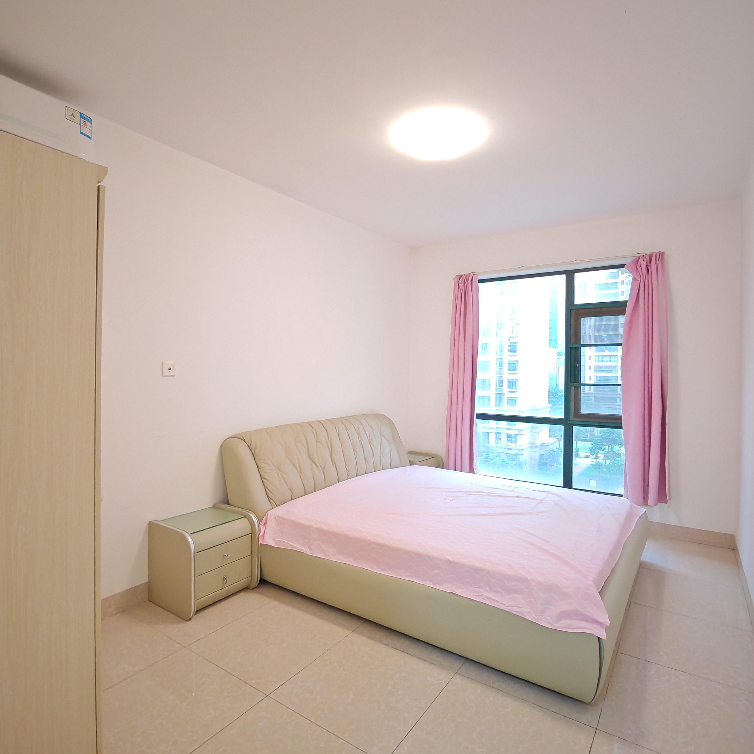 海阔天空-国瑞城二期（雅仕苑）  2室2厅1卫    220.0万客厅