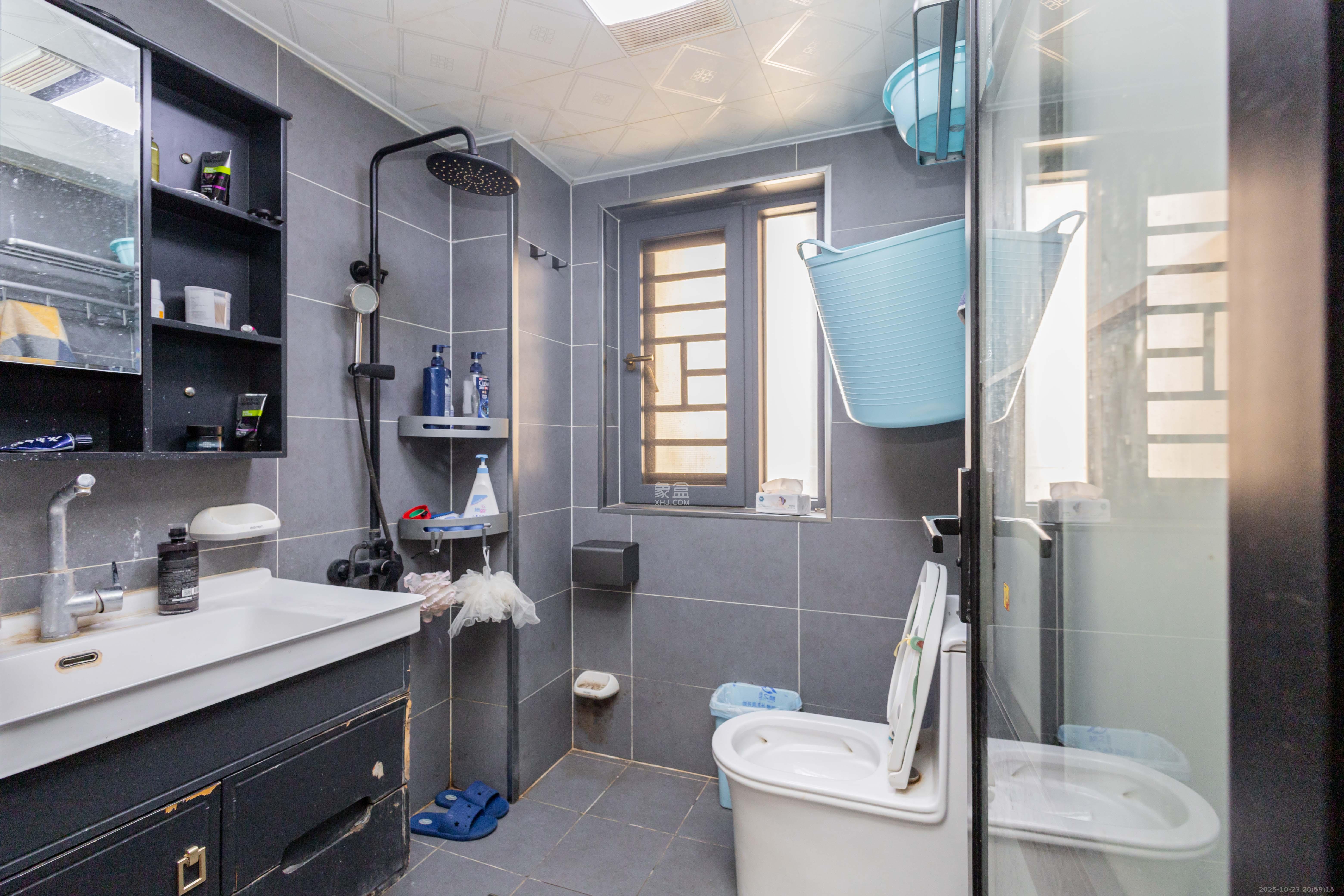 东方美地  3室2厅2卫    78.8万卫生间