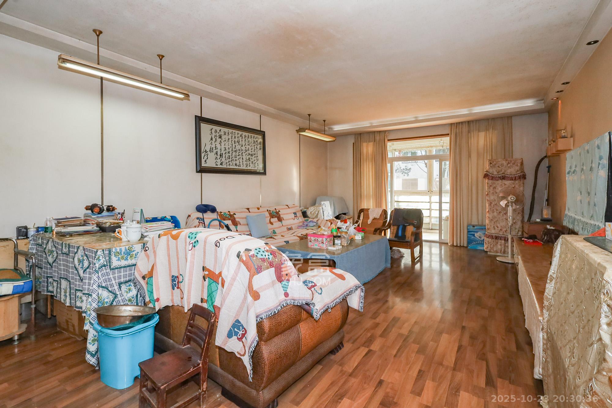 八方小区A区  4室2厅2卫    509.0万