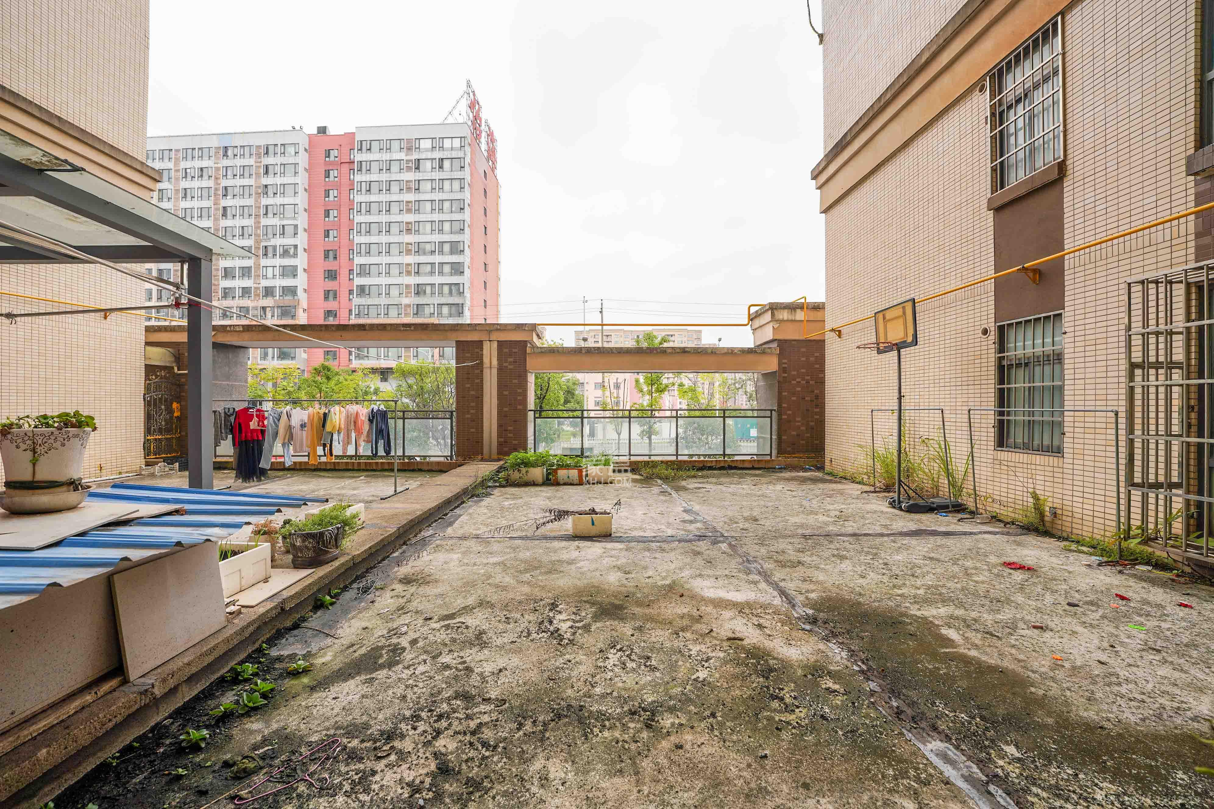 五矿紫湖香醍  3室2厅2卫    70.0万 五矿紫湖香醍  3室2厅2卫    70.0万阳台