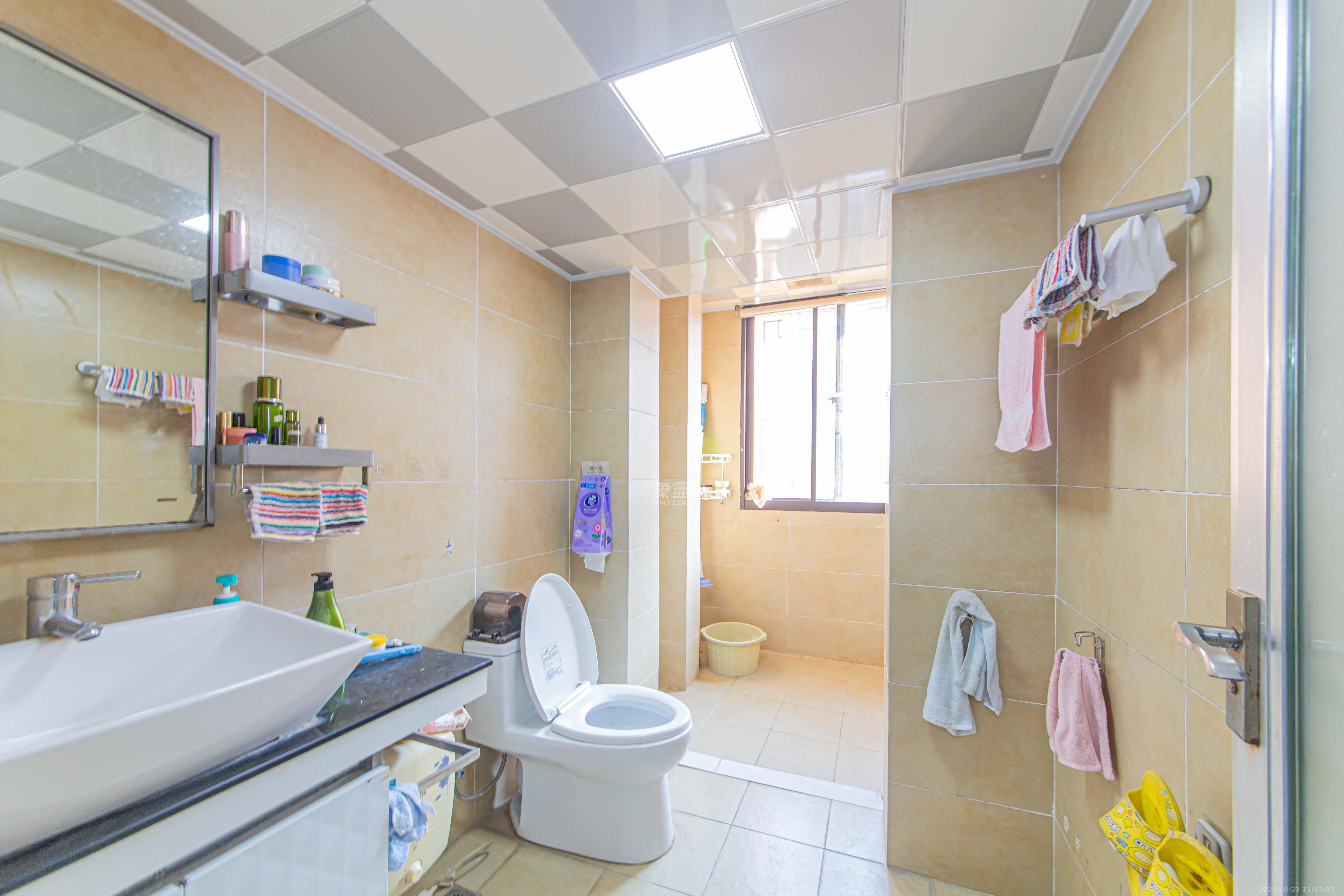 鑫远和城（一、二期）  4室2厅2卫    145.0万卫生间