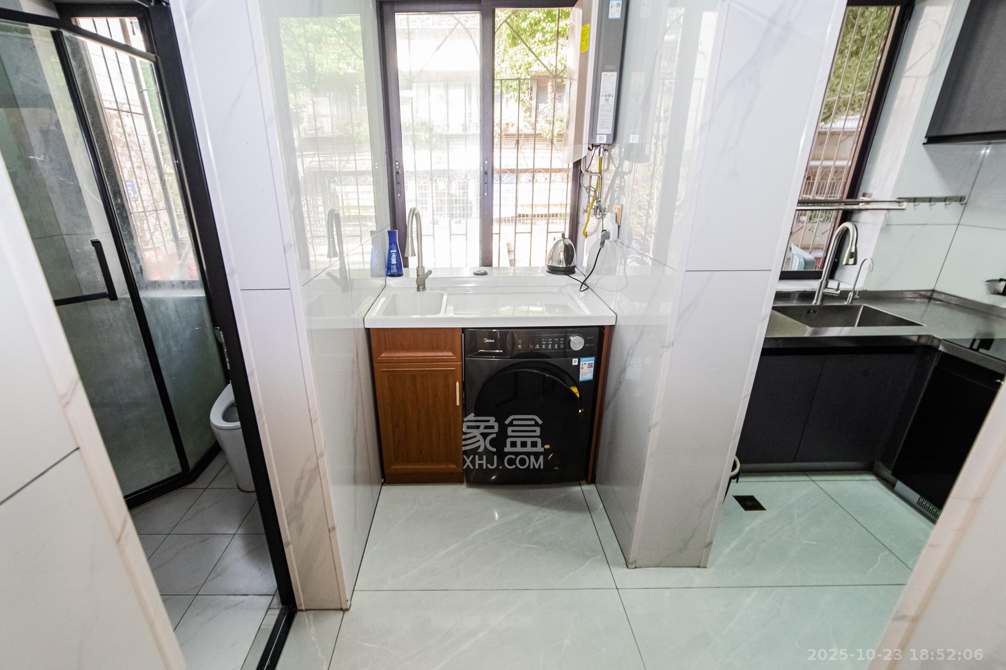 陈家湖小区  1室0厅0卫    88.0万阳台