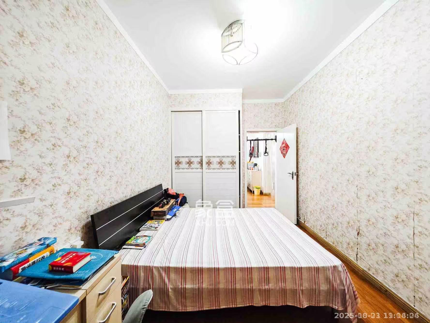 双湾国际(湘江御景花园)  3室2厅2卫    2600.0元/月 双湾国际(湘江御景花园)  3室2厅2卫    2600.0元/月室内图