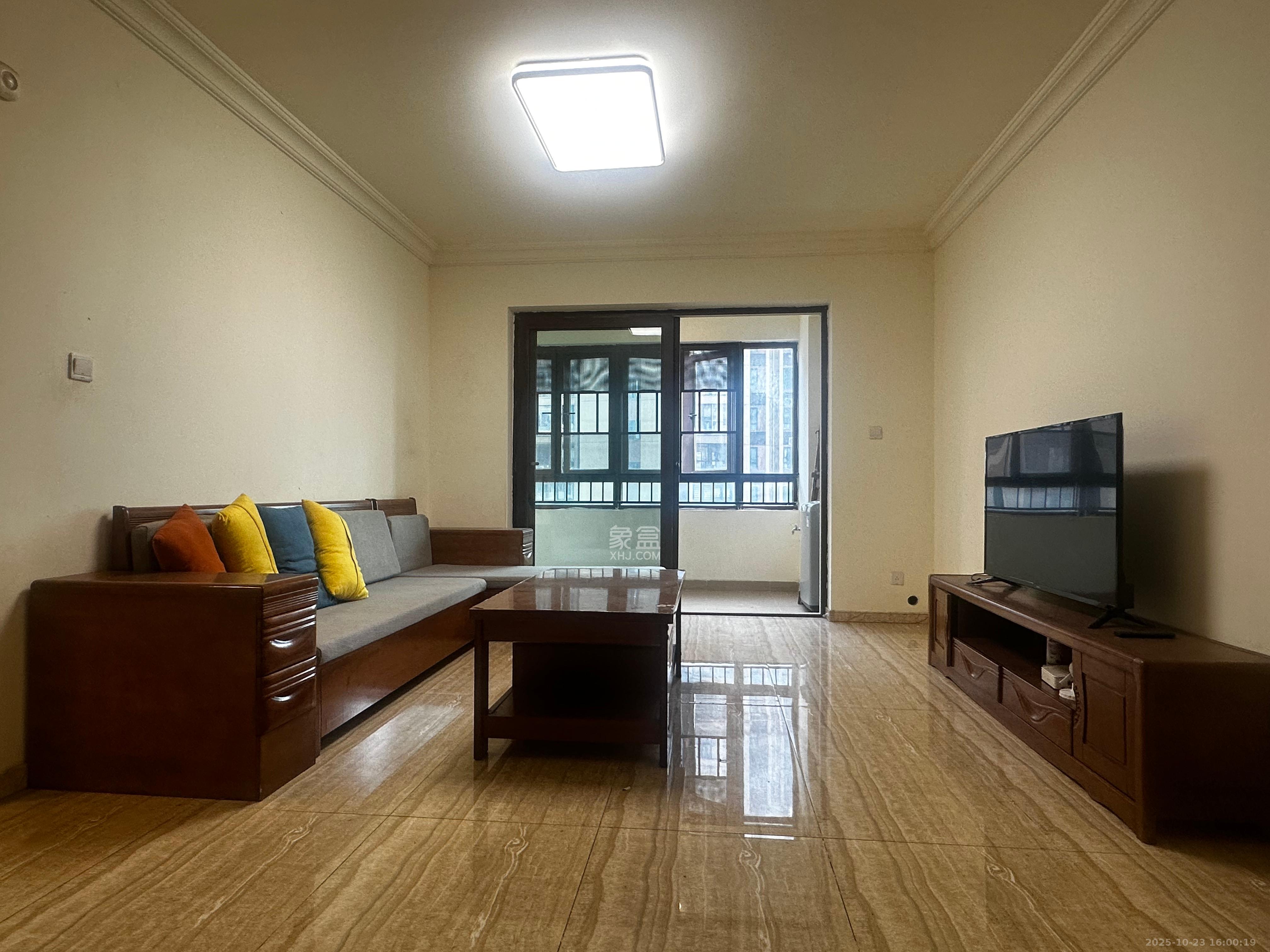 碧桂园大学印象一期  3室2厅2卫    1600.0元/月室内图