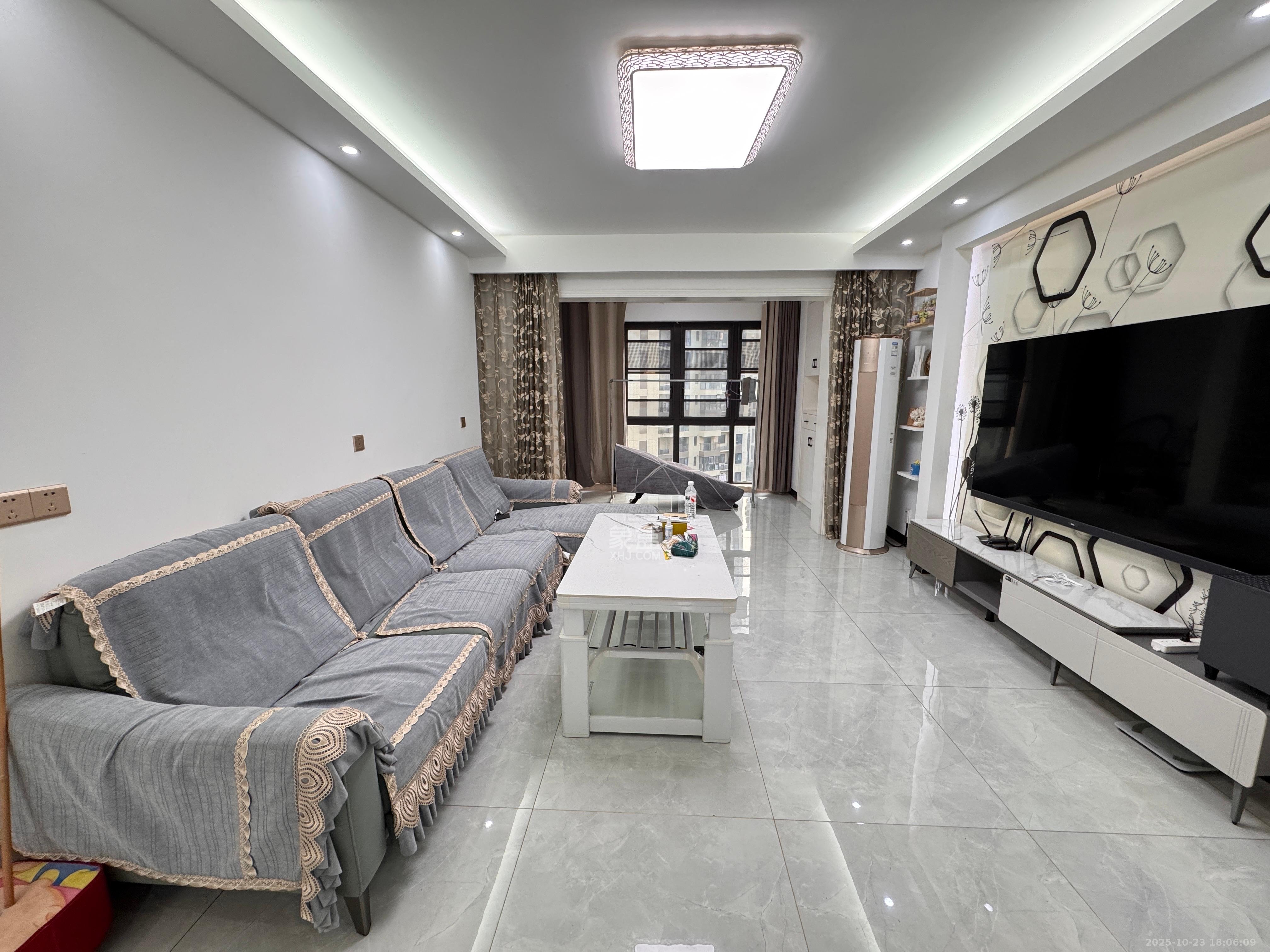 卓越蔚蓝城邦  4室2厅2卫    2800.0元/月 卓越蔚蓝城邦  4室2厅2卫    2800.0元/月