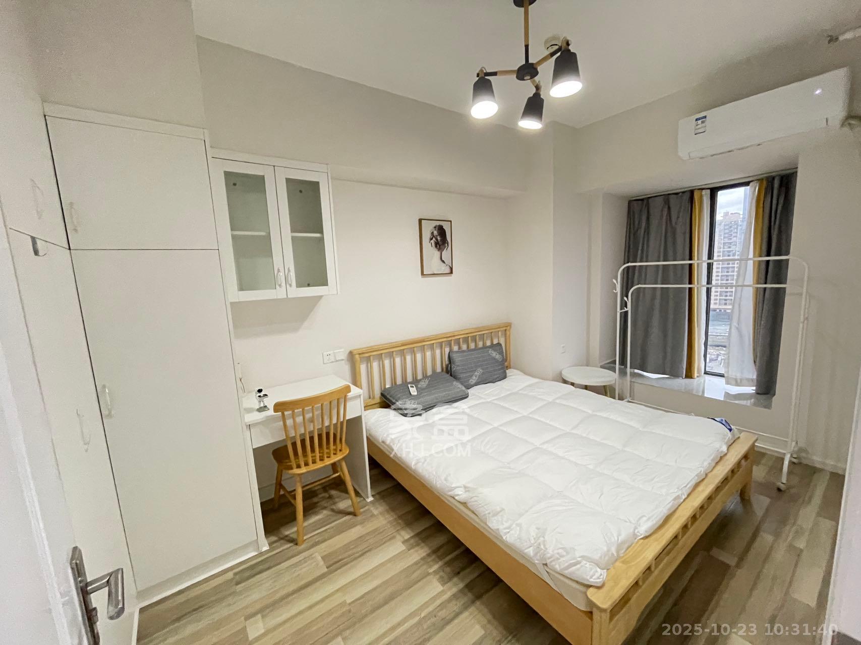 复地星光天地  1室0厅0卫    2300.0元/月