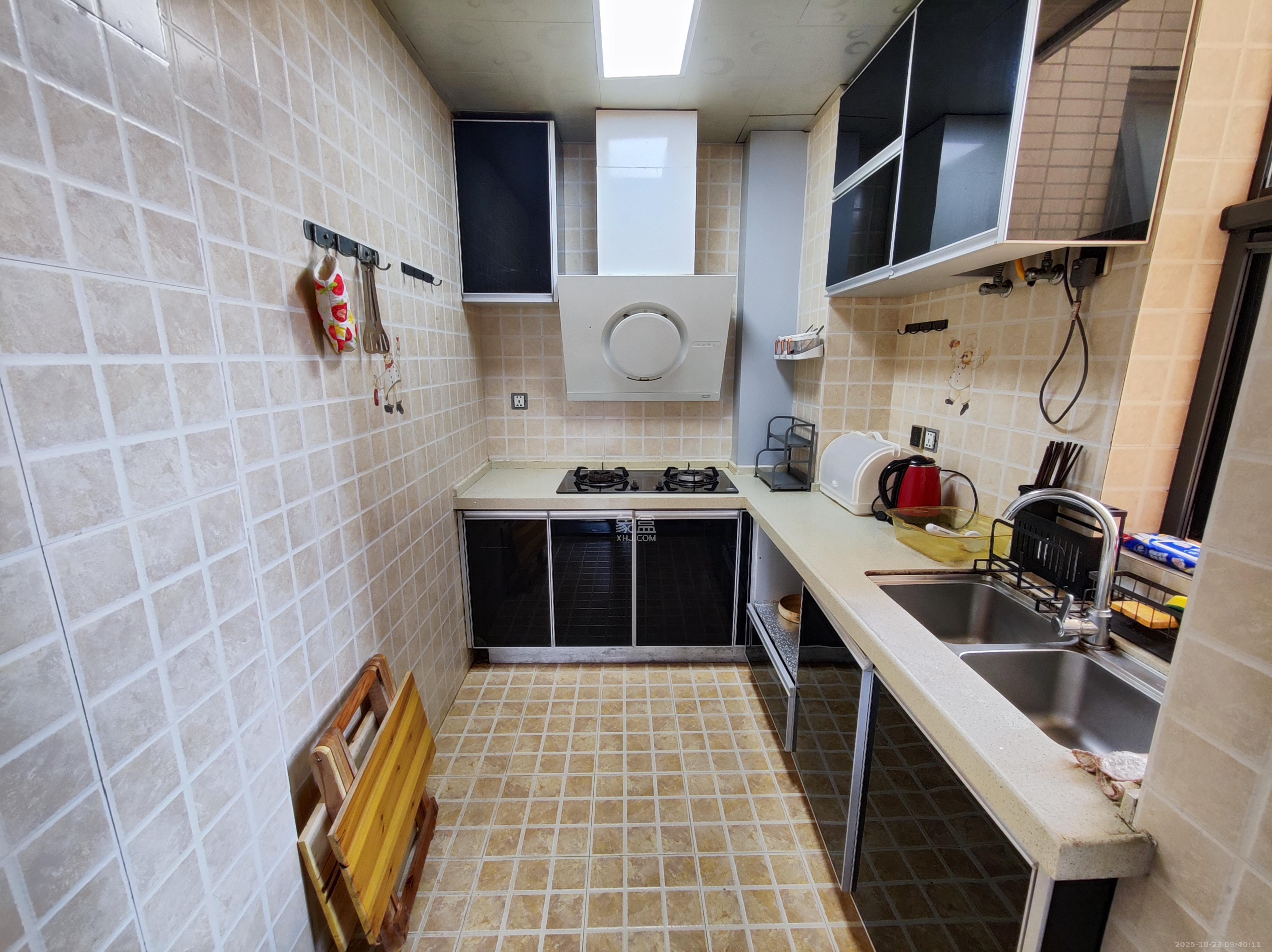 尚东紫郡  2室2厅1卫    2350.0元/月 尚东紫郡  2室2厅1卫    2350.0元/月室内图