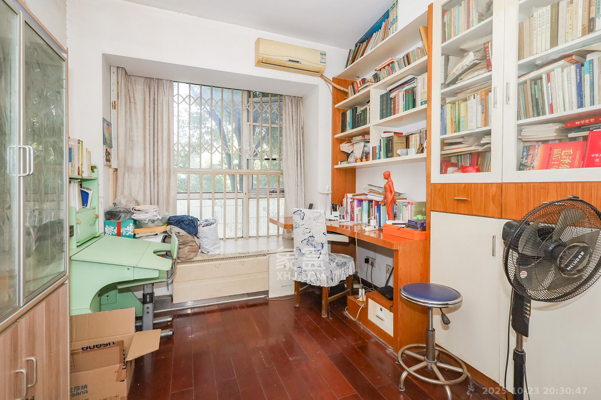 八方小区A区  4室2厅2卫    509.0万 八方小区A区  4室2厅2卫    509.0万卧室