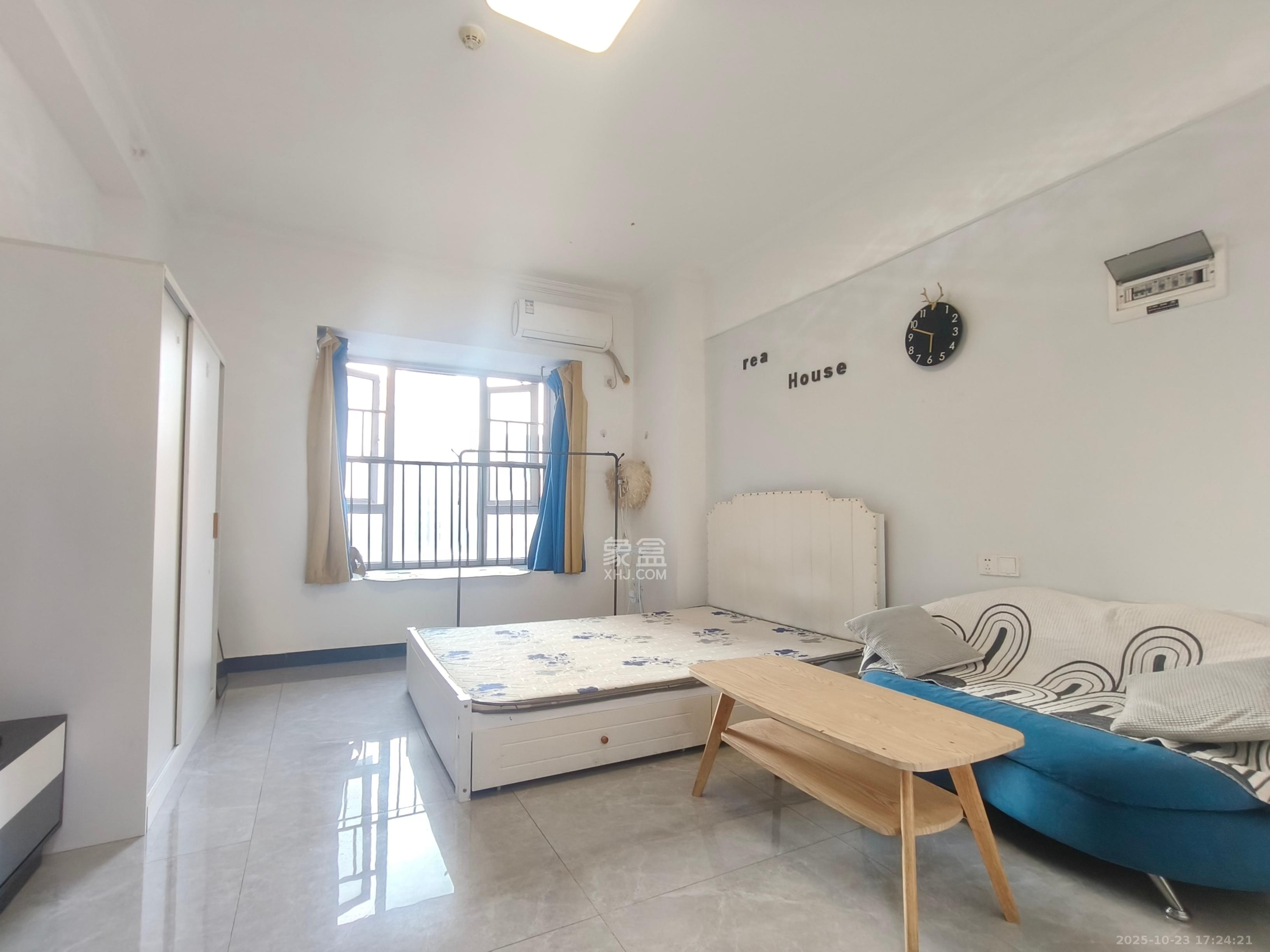 芙蓉万国城MOMA（卓越汇富苑）  1室1厅1卫    1300.0元/月