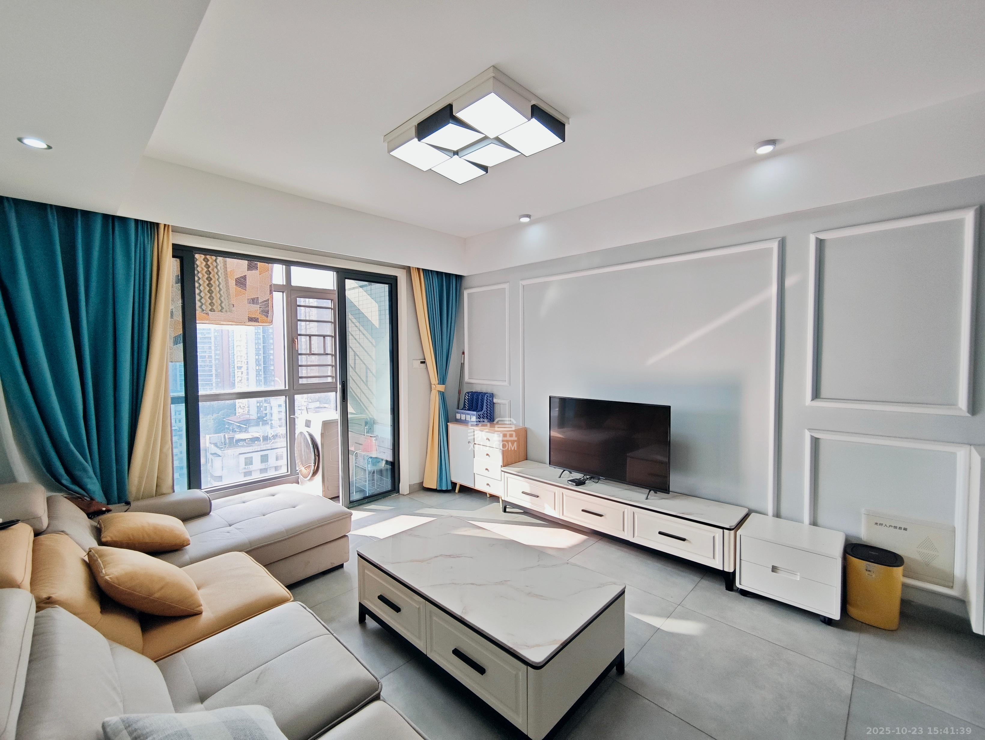 里约荟  3室1厅1卫    3400.0元/月