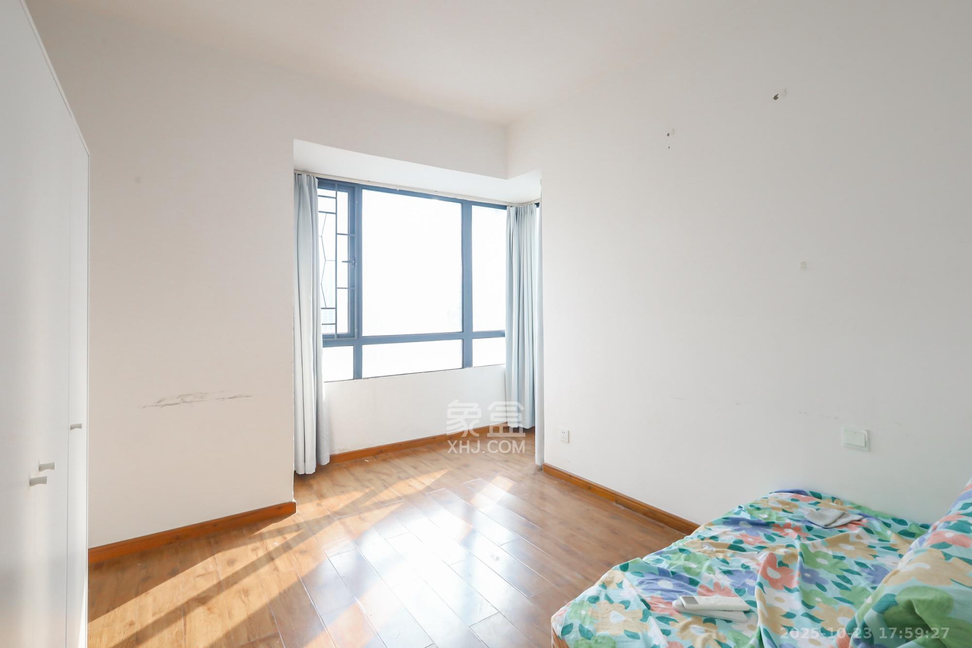 奥克斯广场  3室2厅1卫    87.0万 奥克斯广场  3室2厅1卫    87.0万卧室