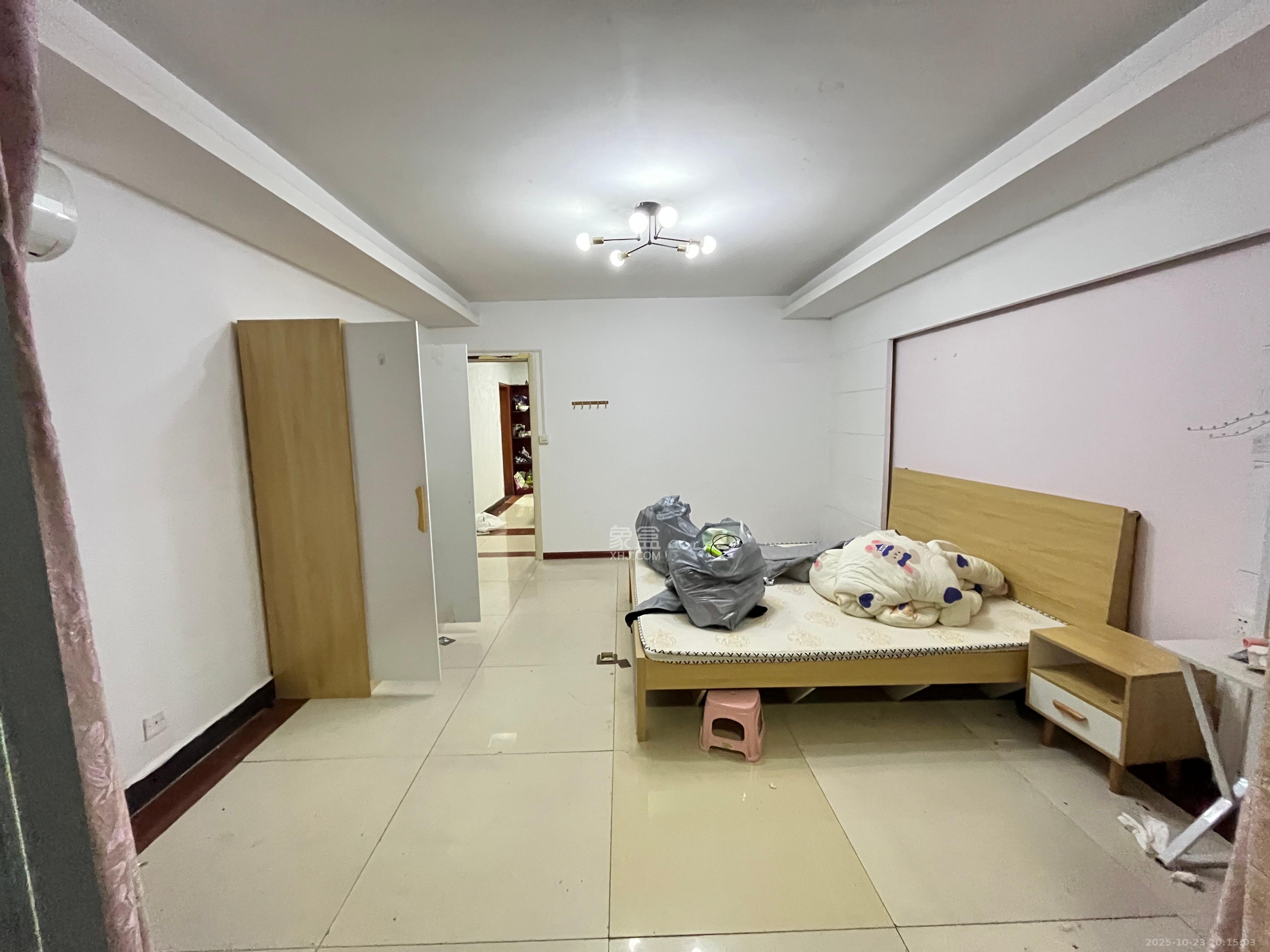 西子花苑  4室1厅2卫    3000.0元/月室内图