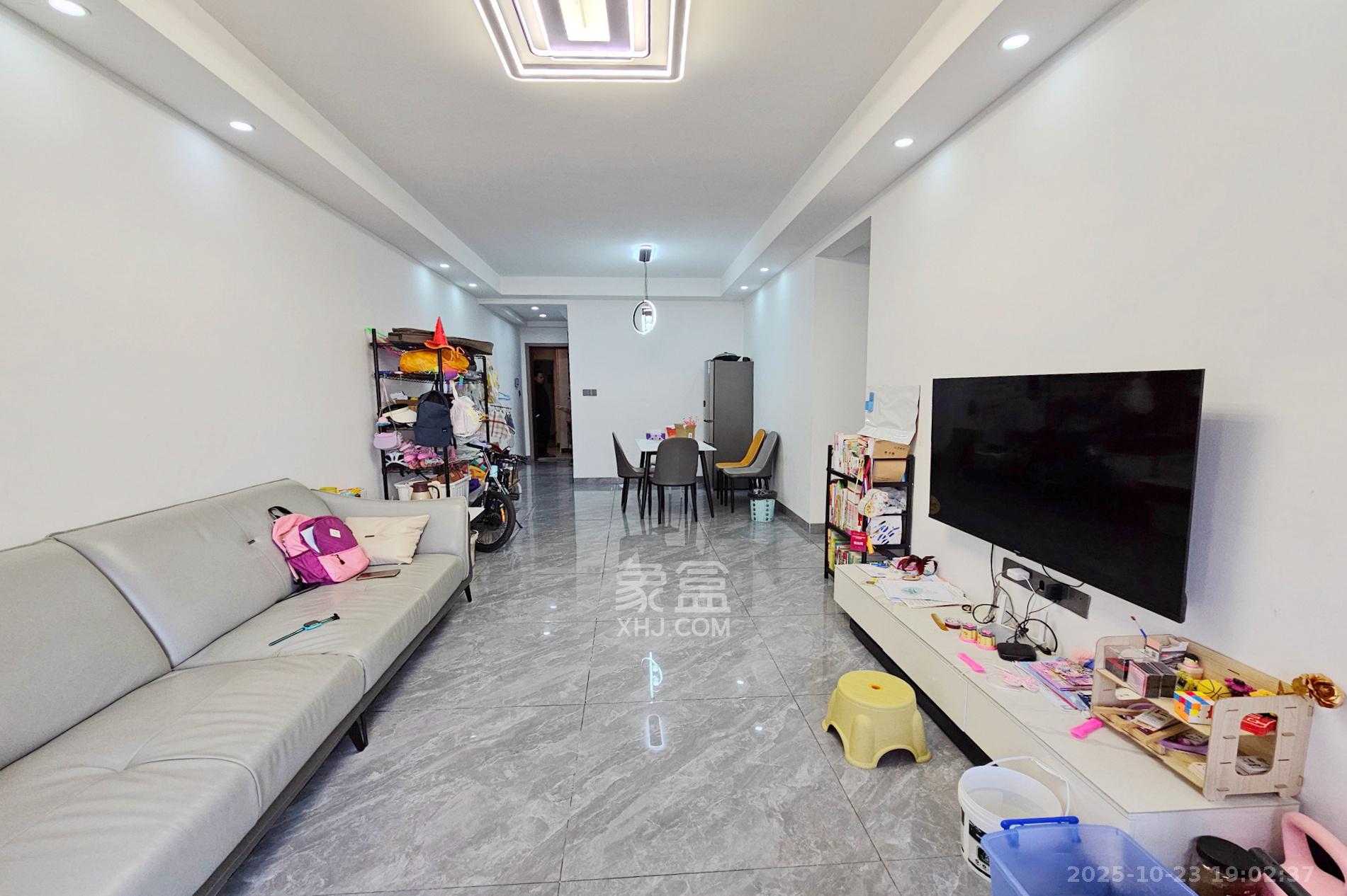 阳光城尚东湾青云苑  1室2厅1卫    84.98万客厅