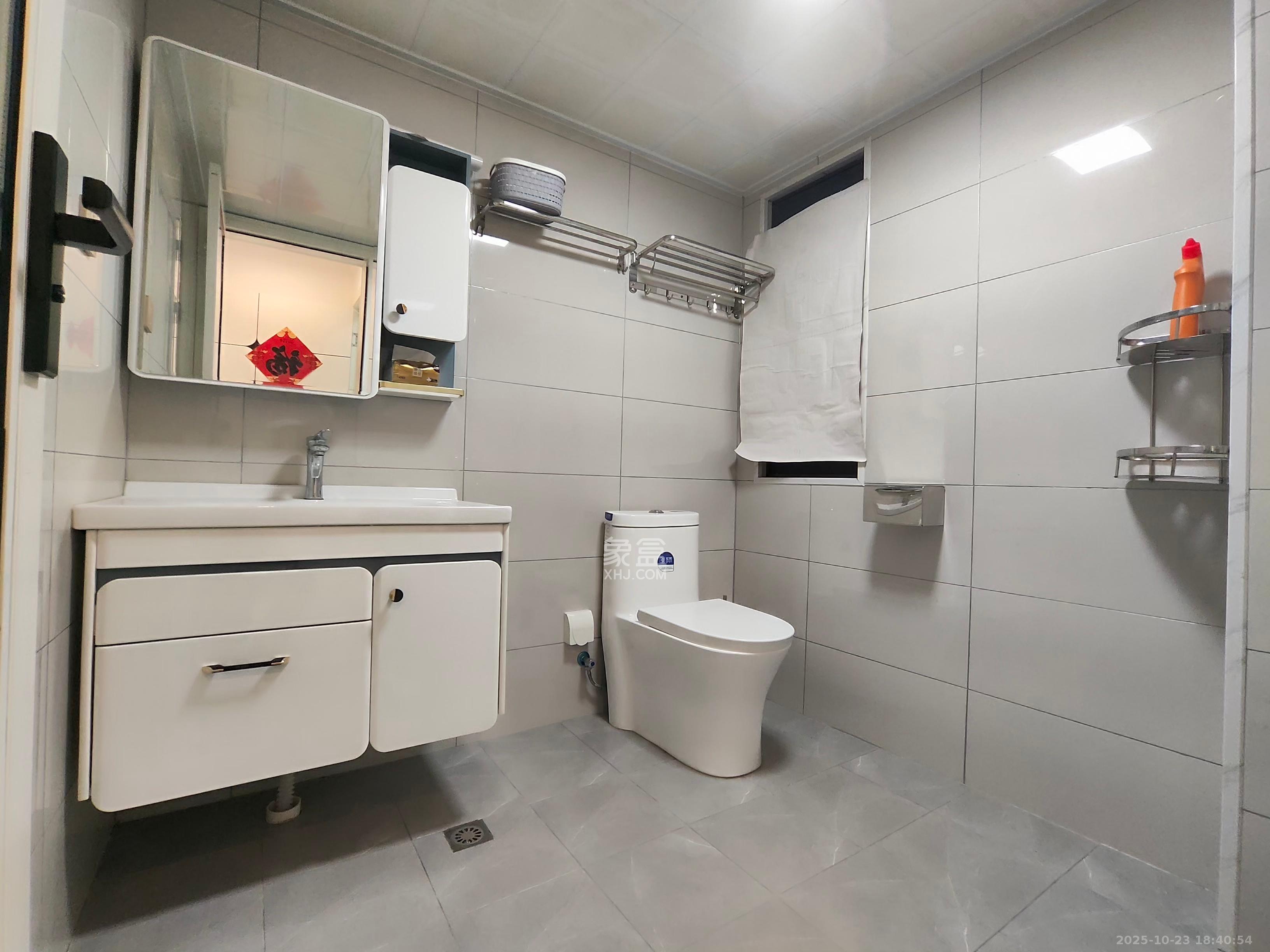 龙湖璟宸原著(龙湖紫宸)  3室2厅2卫    2200.0元/月 龙湖璟宸原著(龙湖紫宸)  3室2厅2卫    2200.0元/月室内图