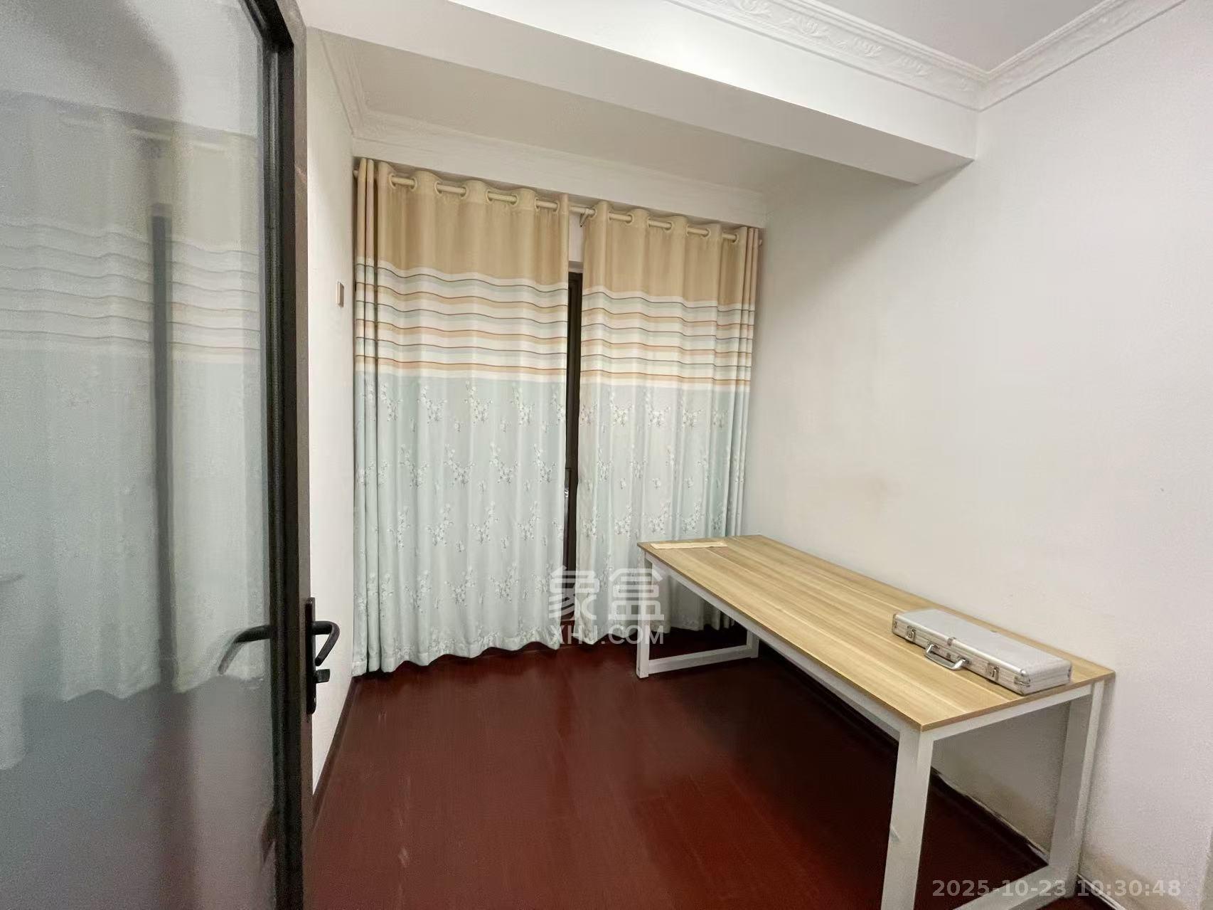 润屋美院  3室2厅1卫    2300.0元/月 润屋美院  3室2厅1卫    2300.0元/月室内图