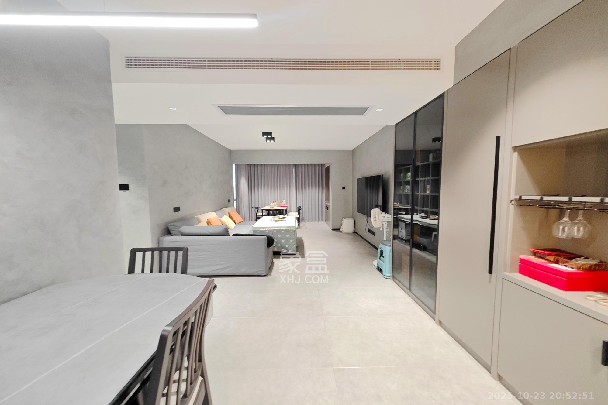 保利大都汇一期、二期 4室2厅2卫 165.0万 保利大都汇一期、二期 4室2厅2卫 165.0万客厅