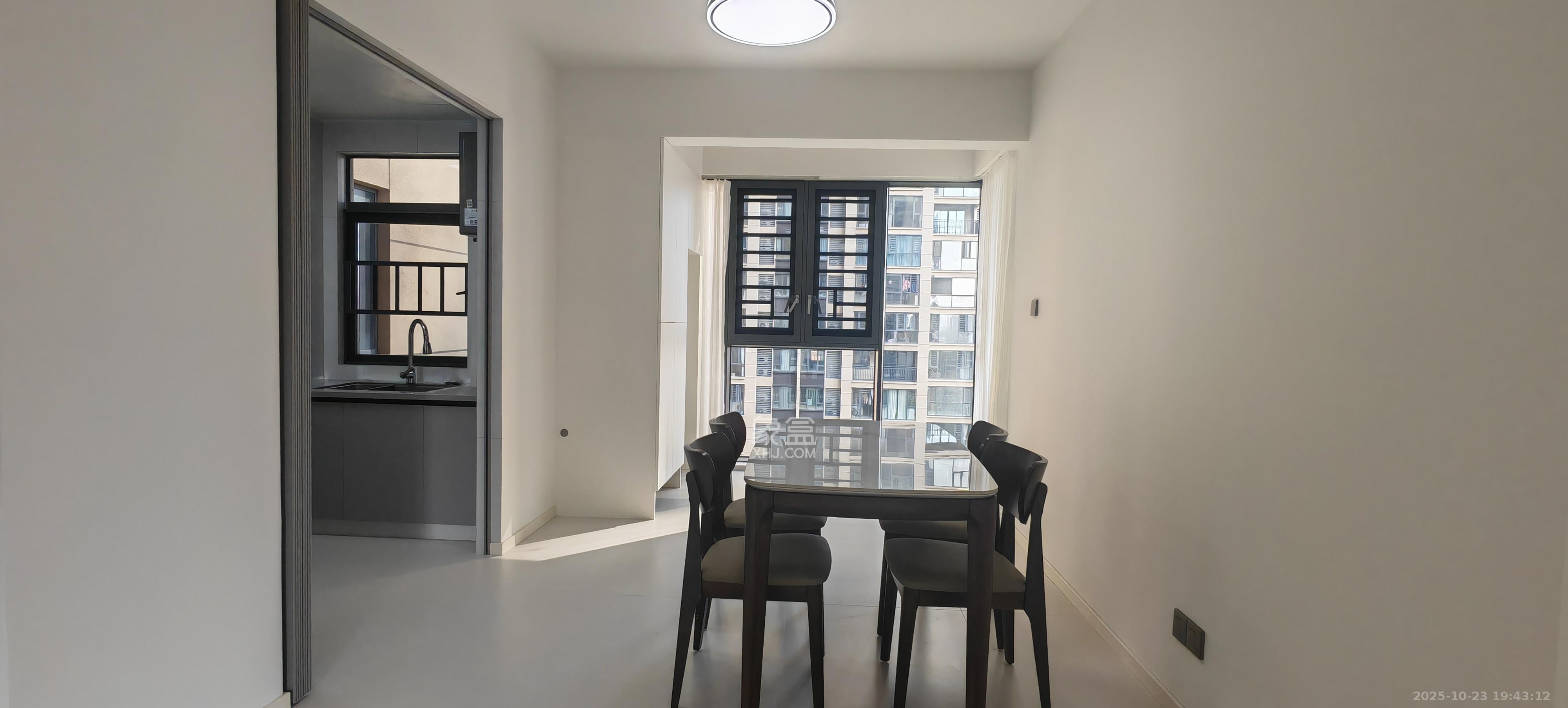 日盛湖湘花苑  4室2厅2卫    4000.0元/月 日盛湖湘花苑  4室2厅2卫    4000.0元/月室内图