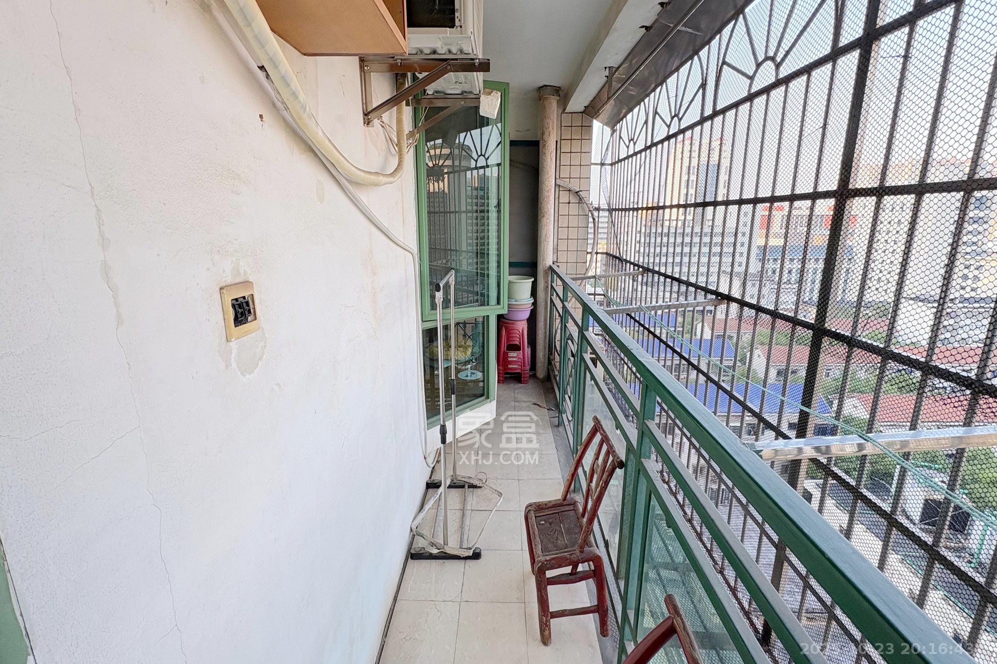 香格里嘉园  4室2厅2卫    88.0万阳台