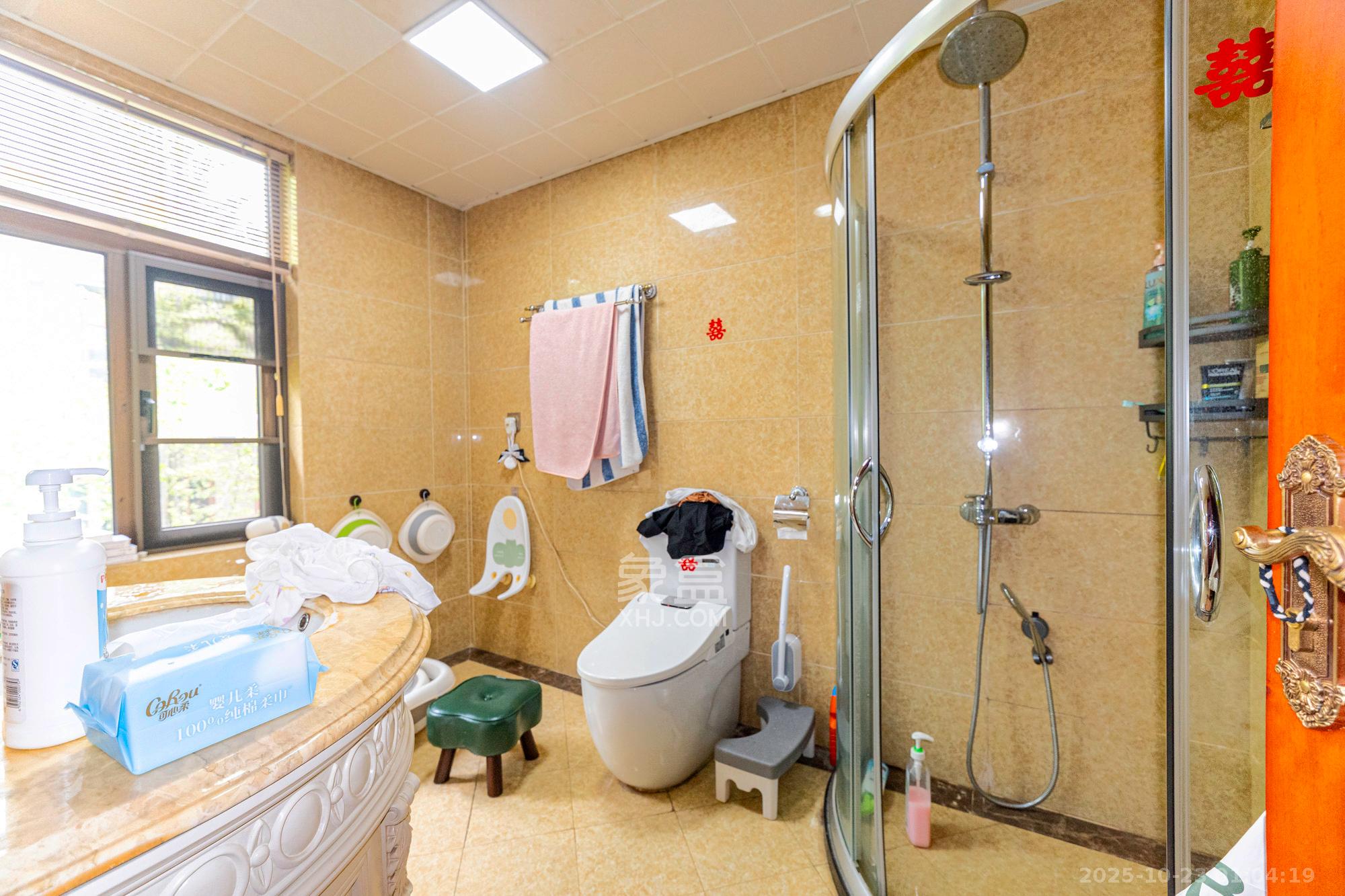 湘龙家园  8室3厅3卫    528.0万 湘龙家园  8室3厅3卫    528.0万卫生间