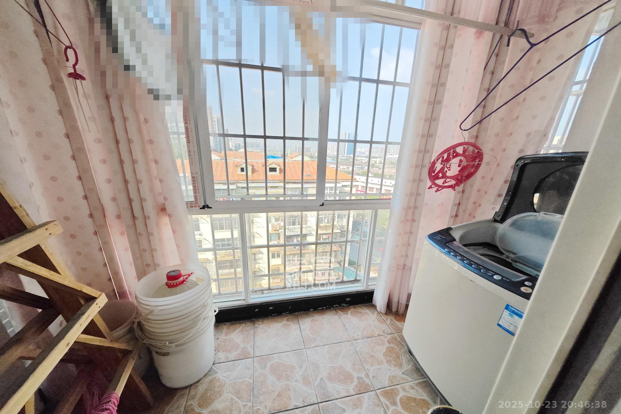 怡景民居  3室2厅2卫    65.0万阳台